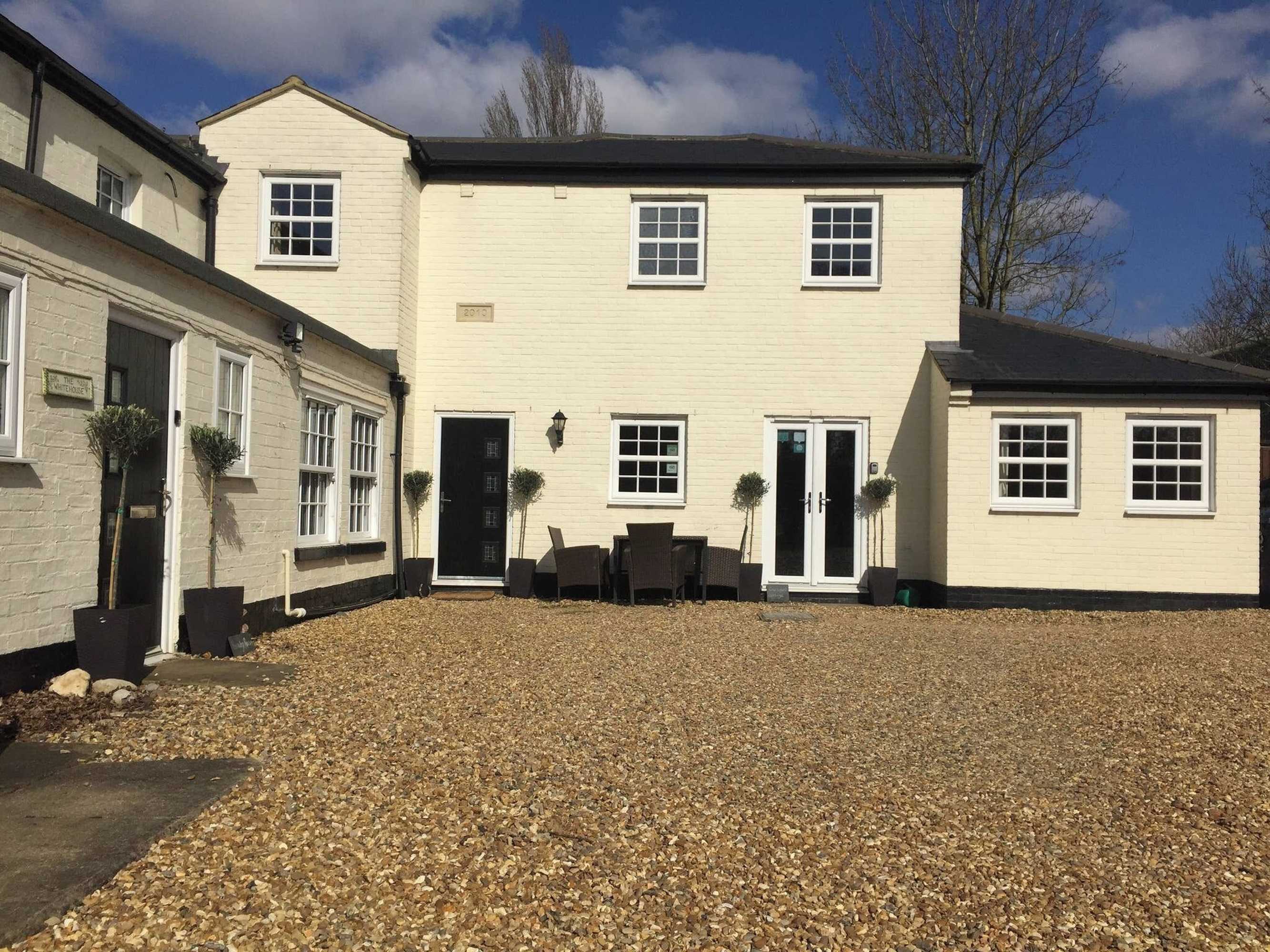 Gift card for 3 BR Ensuite Cottage Private Garden & Parking Near St Neots Gift card for 3 BR Ensuite Cottage Private Garden & Parking Near St Neots