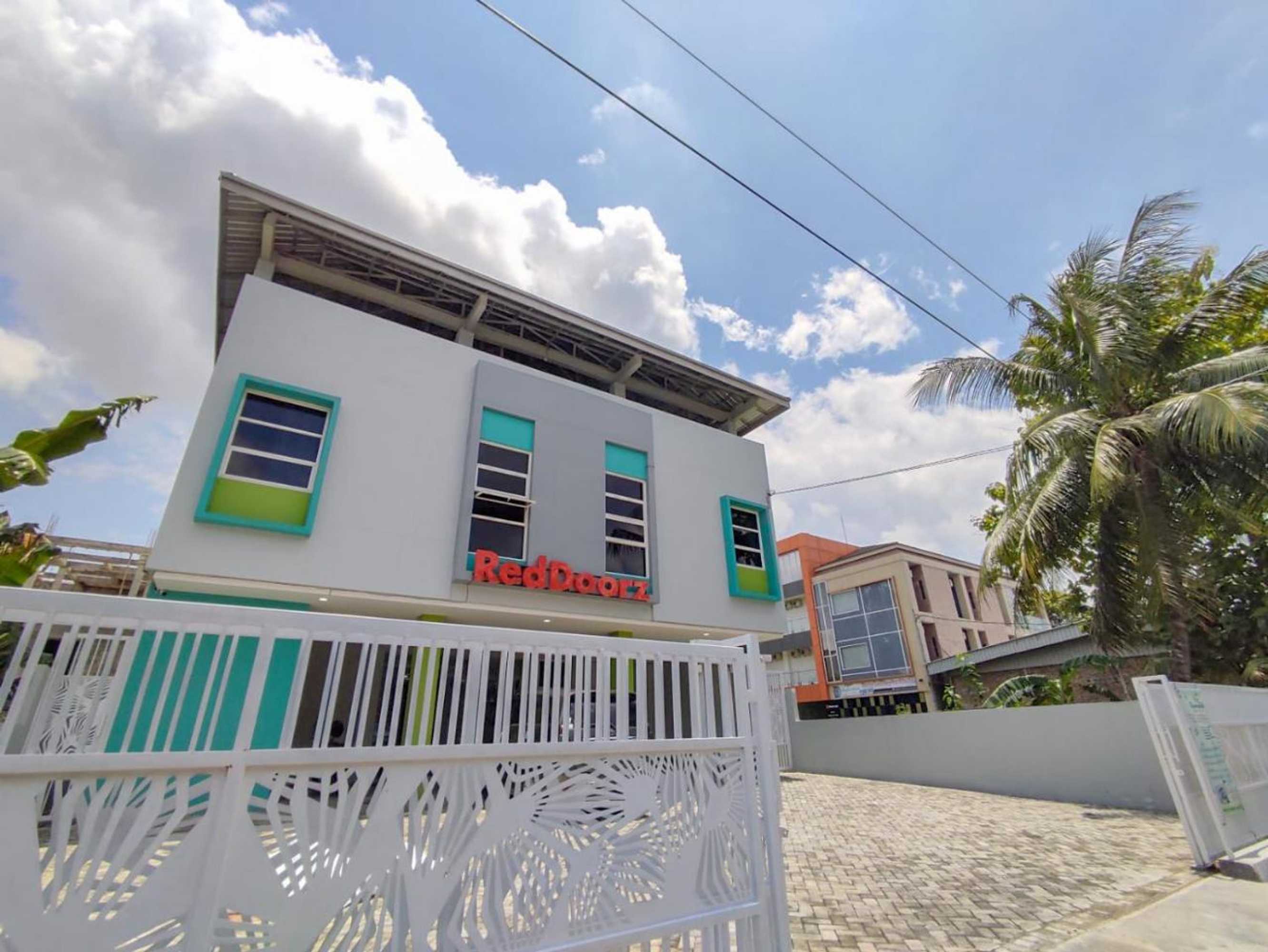 Gift card for Reddoorz Syariah Near Gor Satria Area Gift card for Reddoorz Syariah Near Gor Satria Area