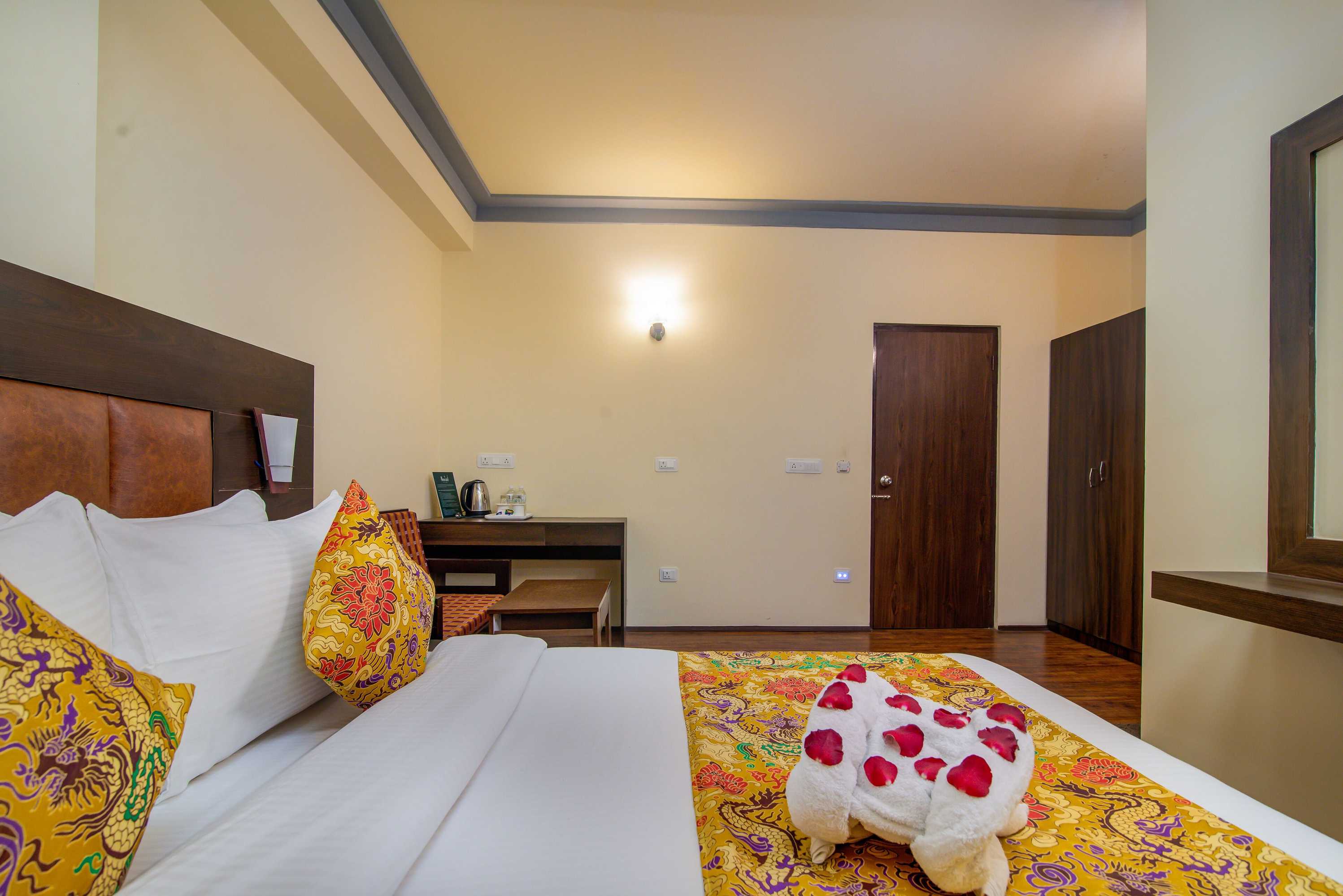 Gift card for Muscatel Grand Silkroute 300 Mts MG Marg Gift card for Muscatel Grand Silkroute 300 Mts MG Marg