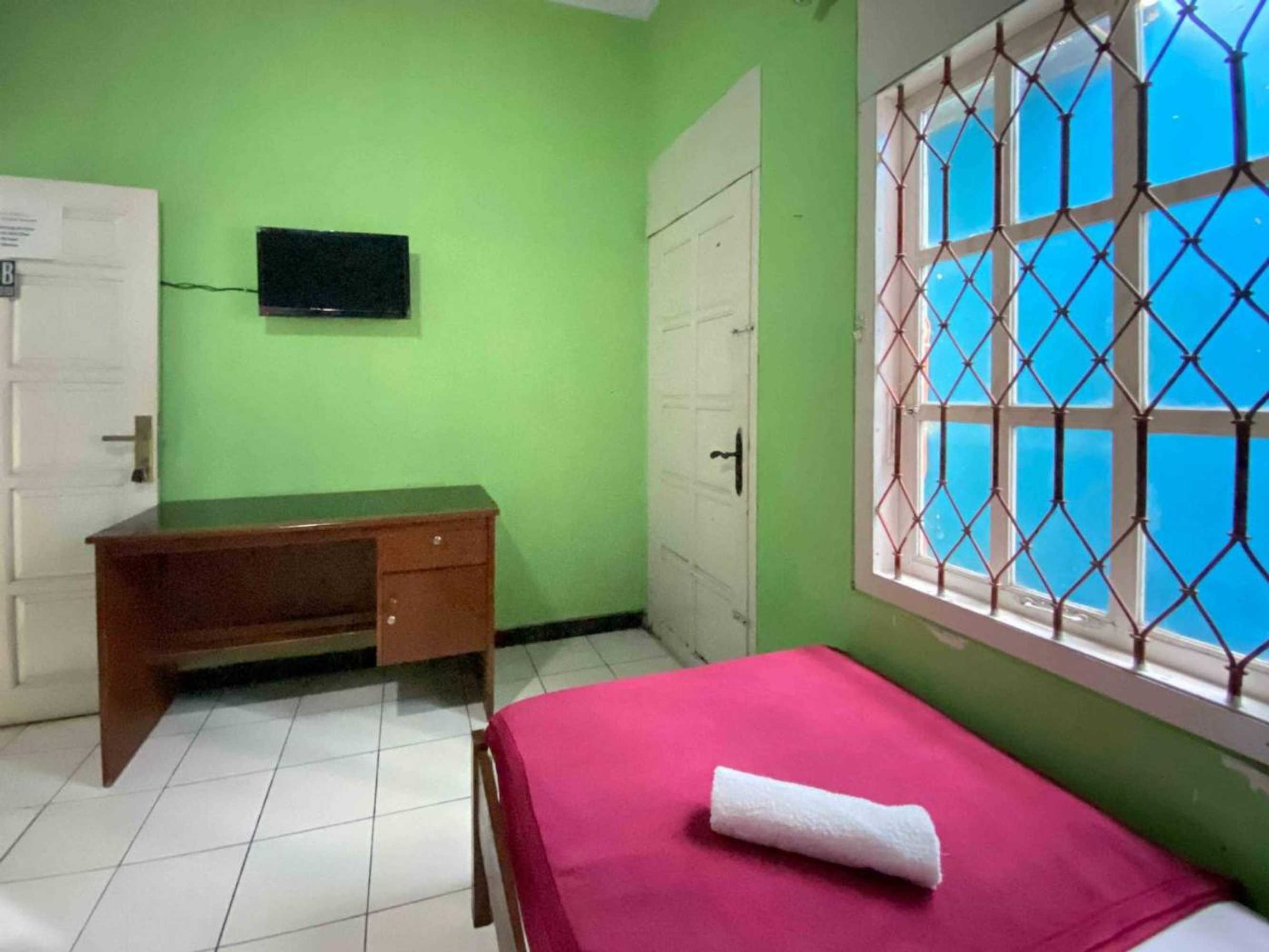 Gift card for Guest House Hj Muriyah Syariah Slawi Mitra Reddoorz