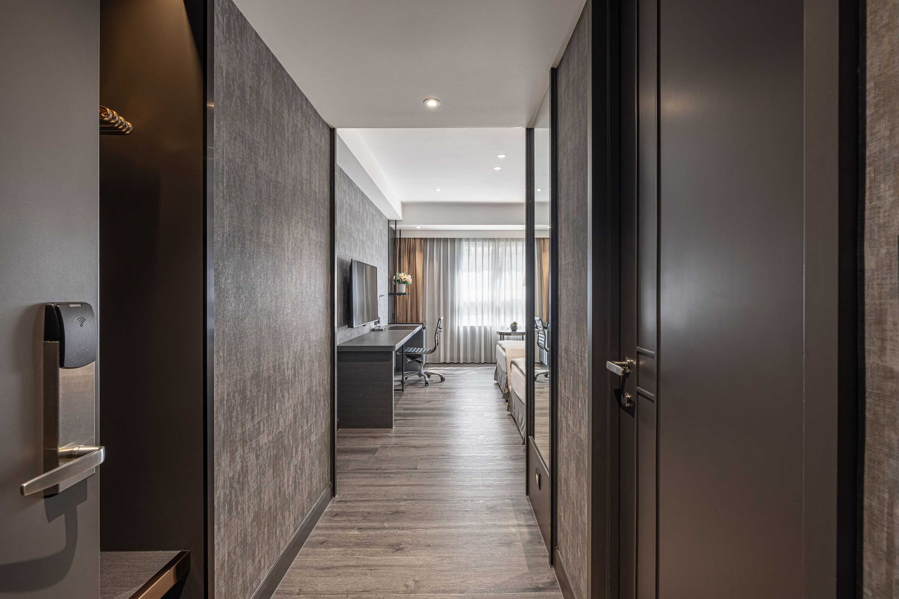 Gift card for Lakeshore Hotel Metropolis