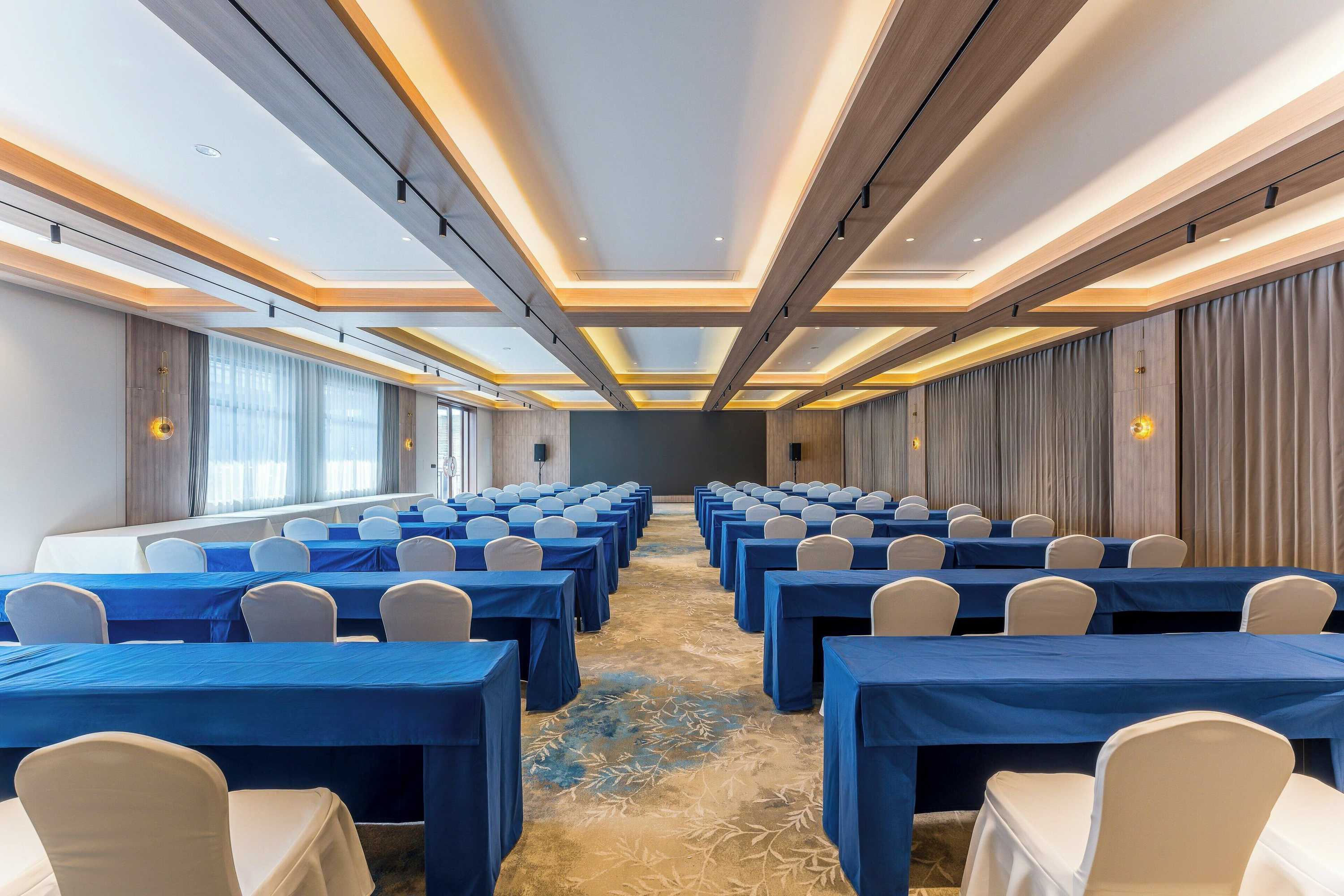 Gift card for Holiday Inn Express Yuhuan Wetland Park by Ihg