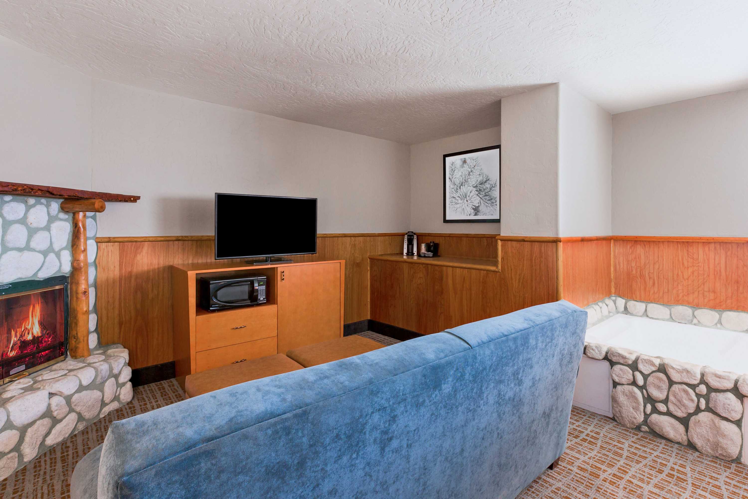 Gift card for Holiday Inn Resort The Lodge At Big Bear Lake by Ihg Gift card for Holiday Inn Resort The Lodge At Big Bear Lake by Ihg