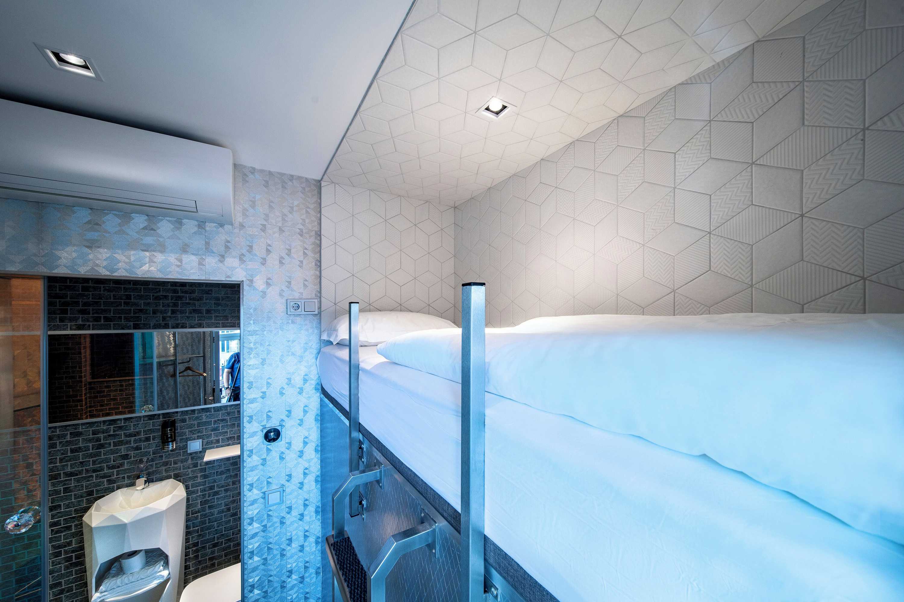 Gift card for Diamond Capsule Hotel Amsterdam South Gift card for Diamond Capsule Hotel Amsterdam South