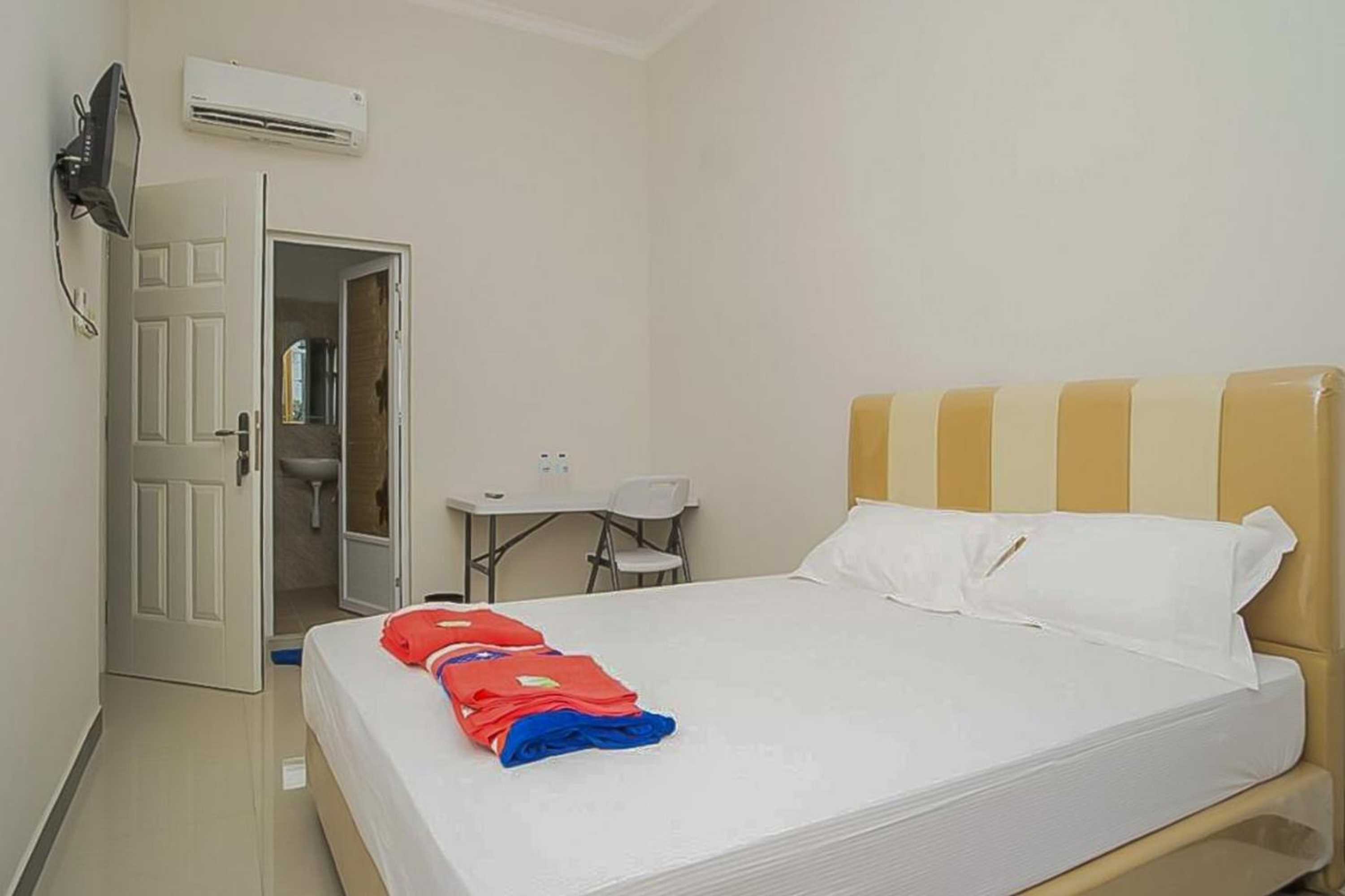 Gift card for Waringin Guest House Tegal Mitra Reddoorz Gift card for Waringin Guest House Tegal Mitra Reddoorz