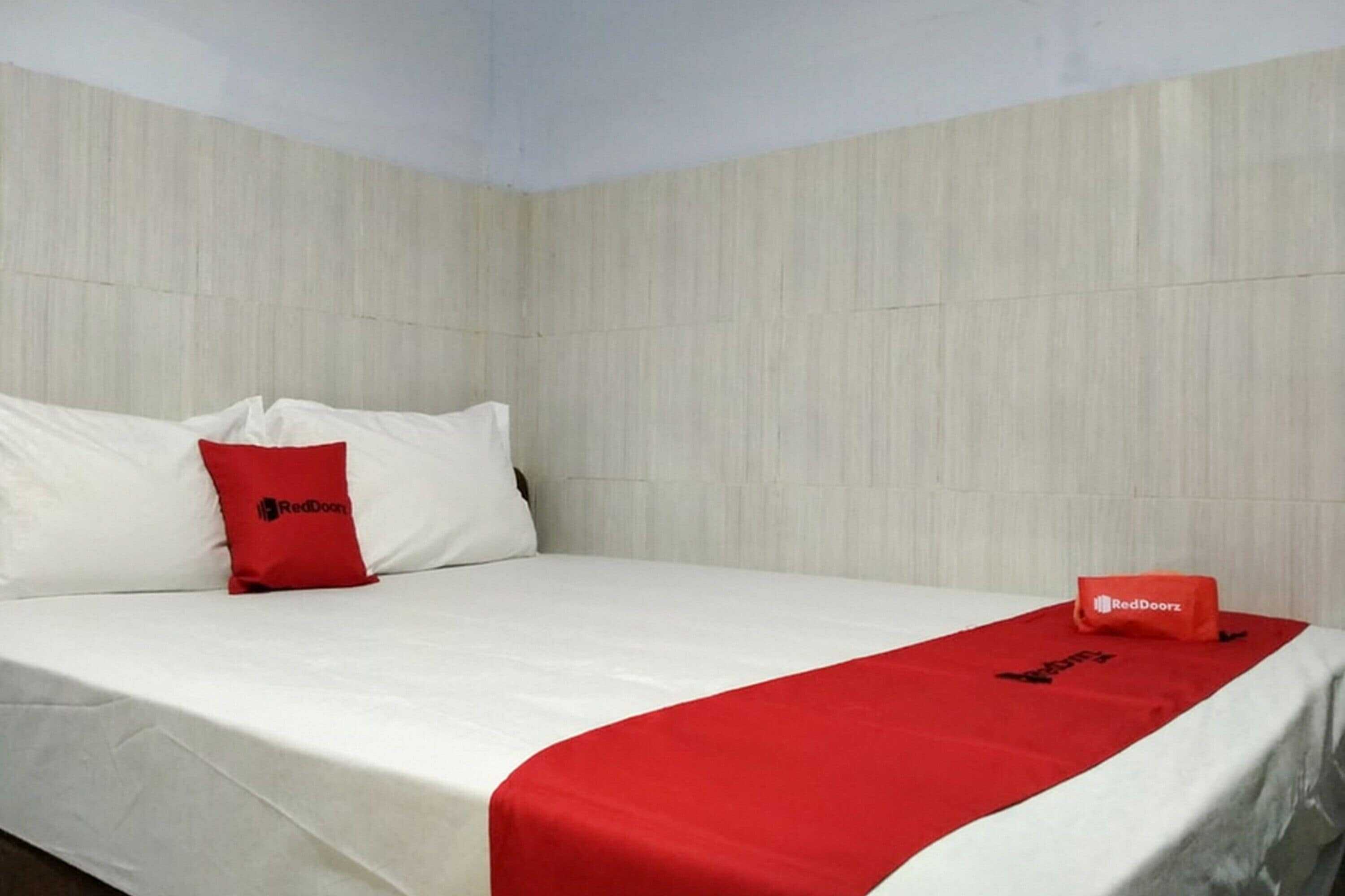 Gift card for Reddoorz @ Hotel Surabaya Sumenep Gift card for Reddoorz @ Hotel Surabaya Sumenep