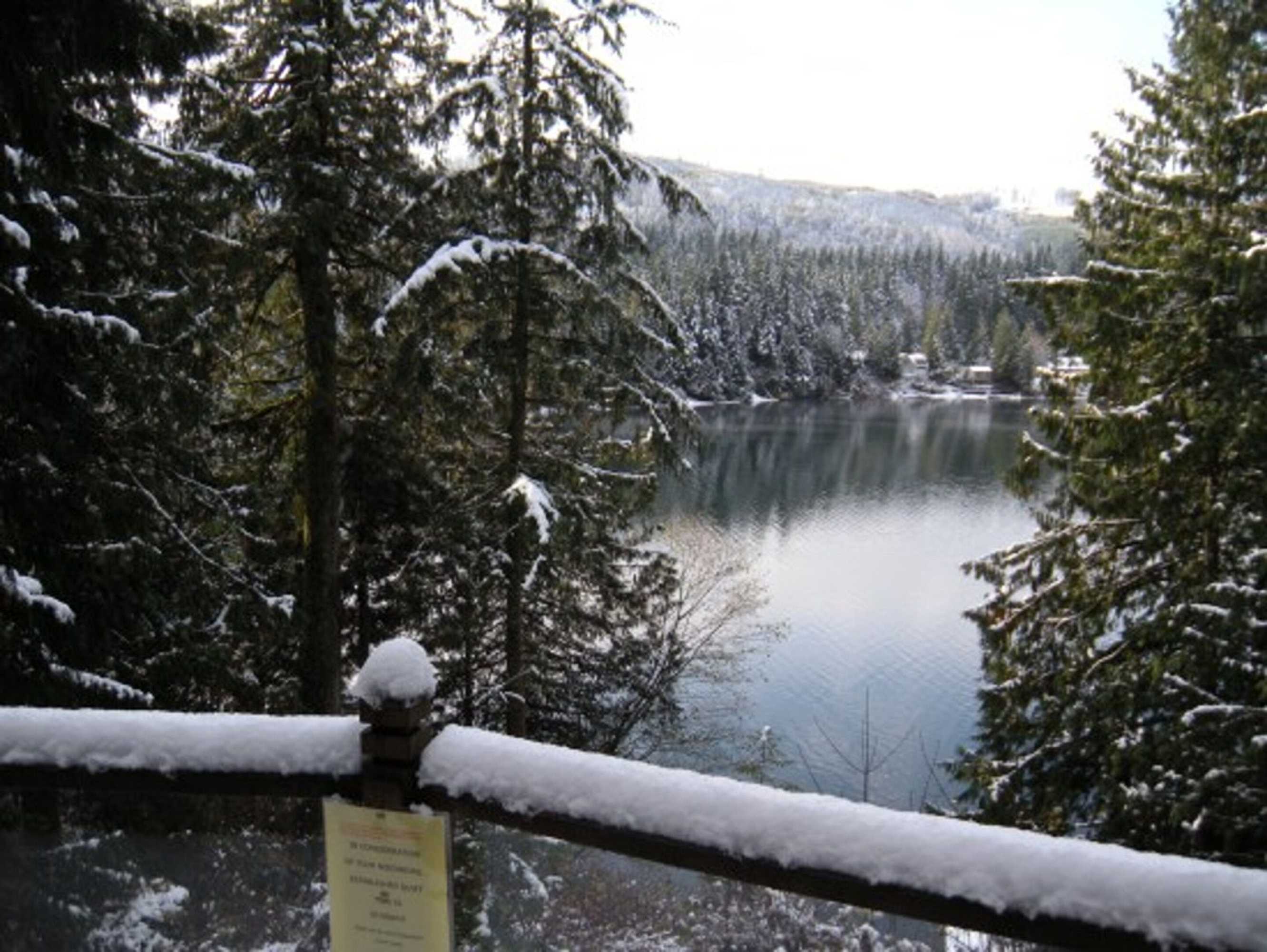 Gift card for 83mf - Lakeside - Hot Tub - Wifi - Bbq - Dock - Sleeps 4 NO Pets Gift card for 83mf - Lakeside - Hot Tub - Wifi - Bbq - Dock - Sleeps 4 NO Pets