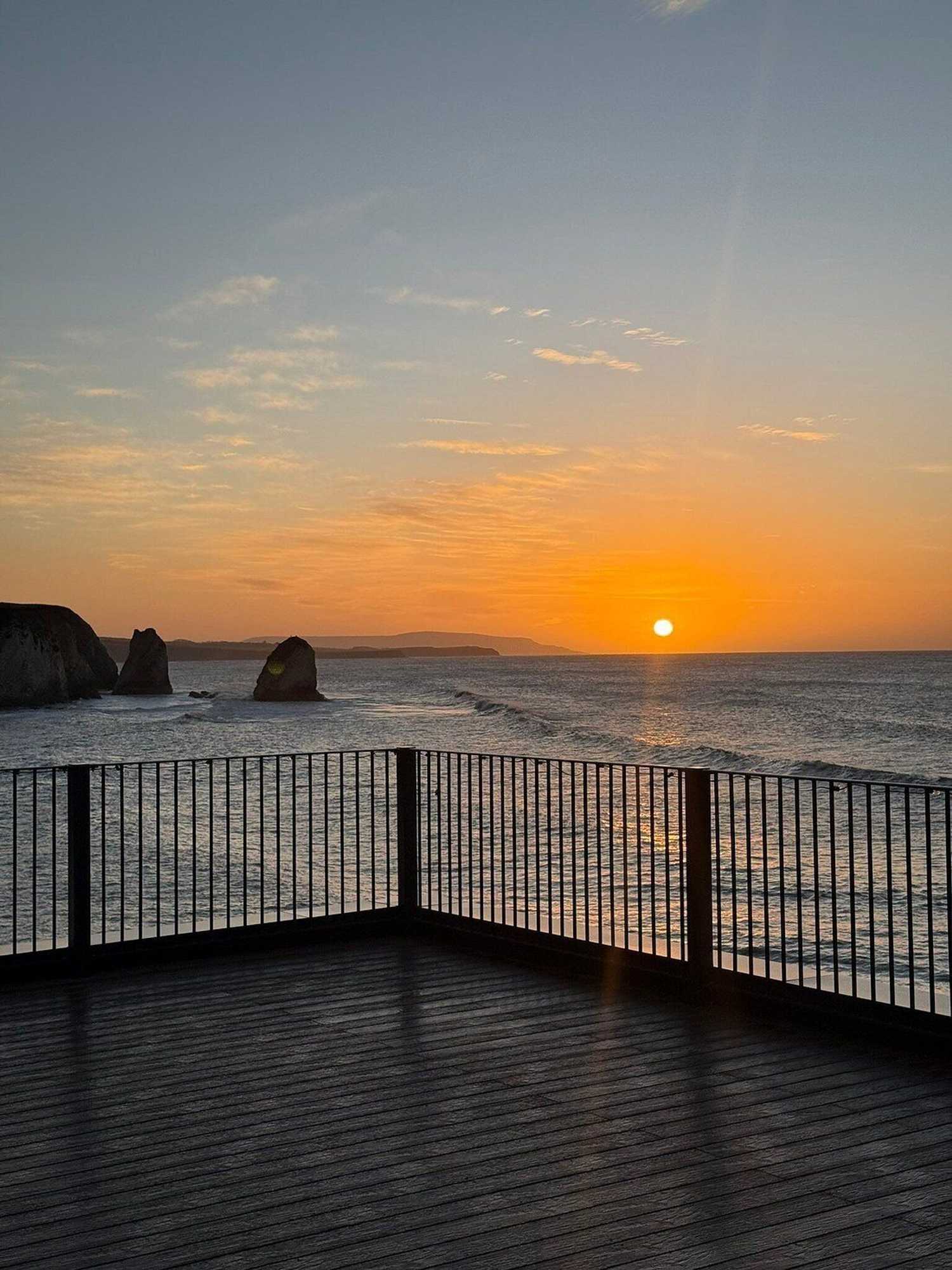 Gift card for Albion Hotel - Freshwater Bay Gift card for Albion Hotel - Freshwater Bay