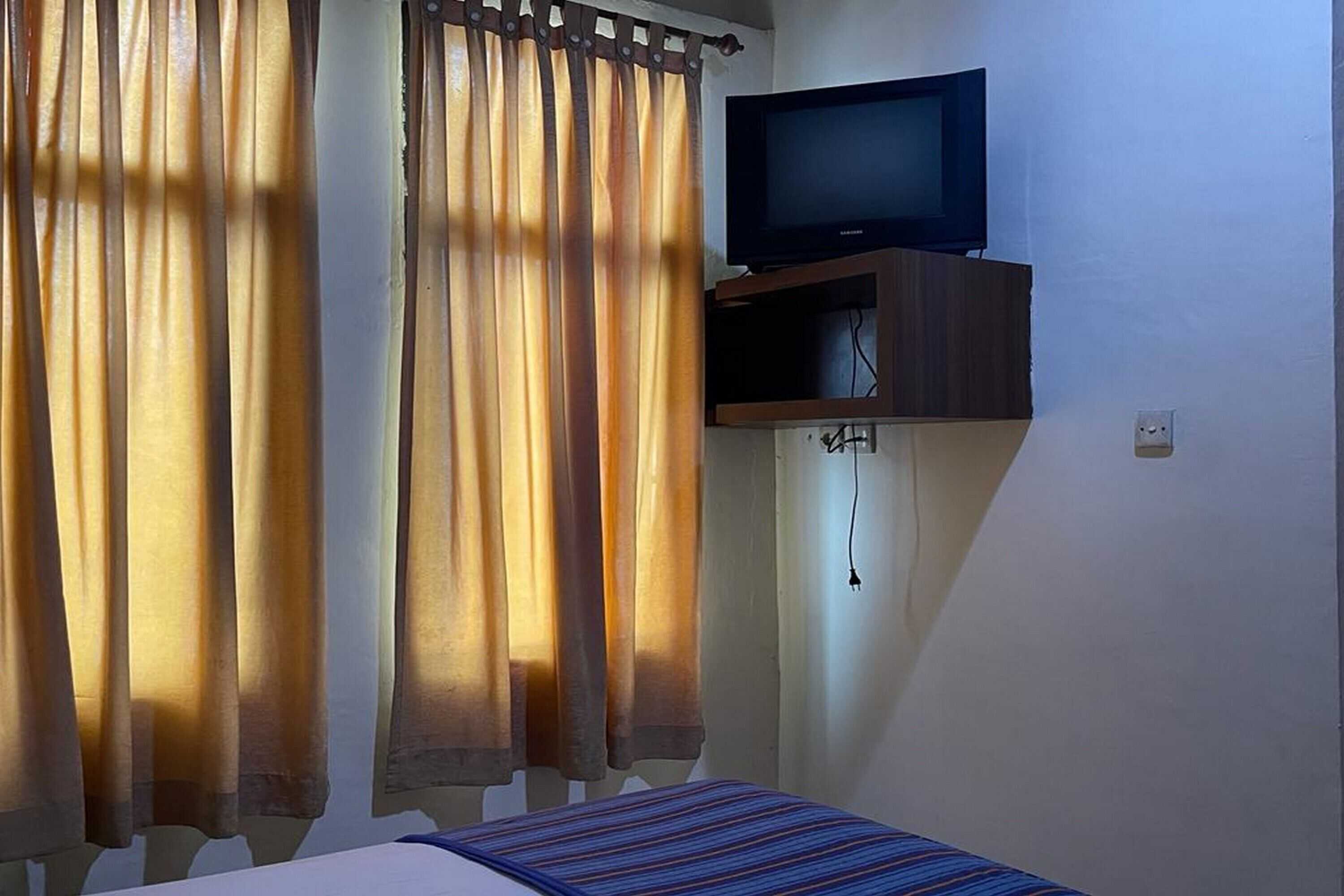 Gift card for Oyo 93502 Homestay Pakmuklis Syariah 2 Near Taman Mini Lhokseumawe