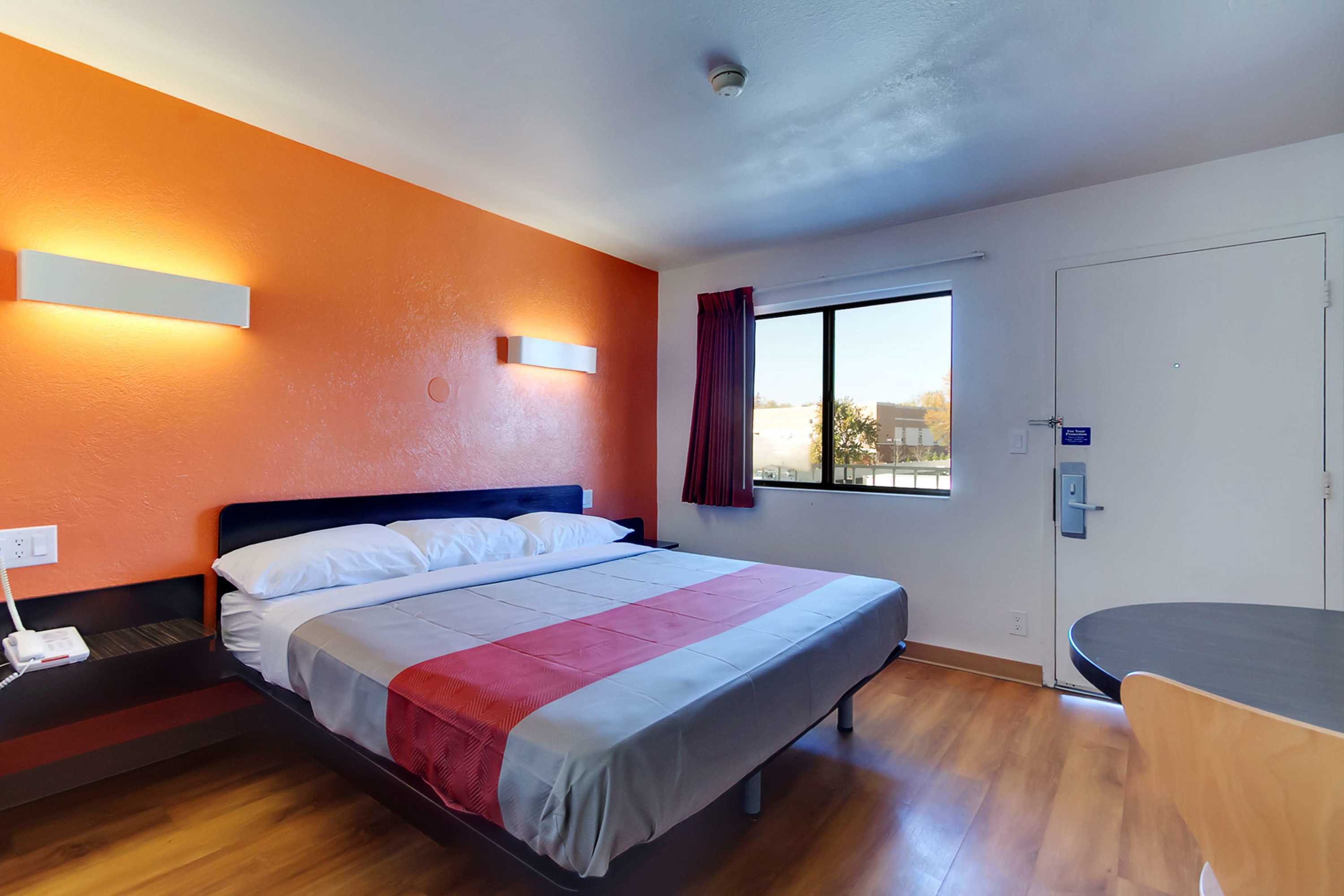 Gift card for Motel 6 Capitol Heights, MD - Washington Gift card for Motel 6 Capitol Heights, MD - Washington