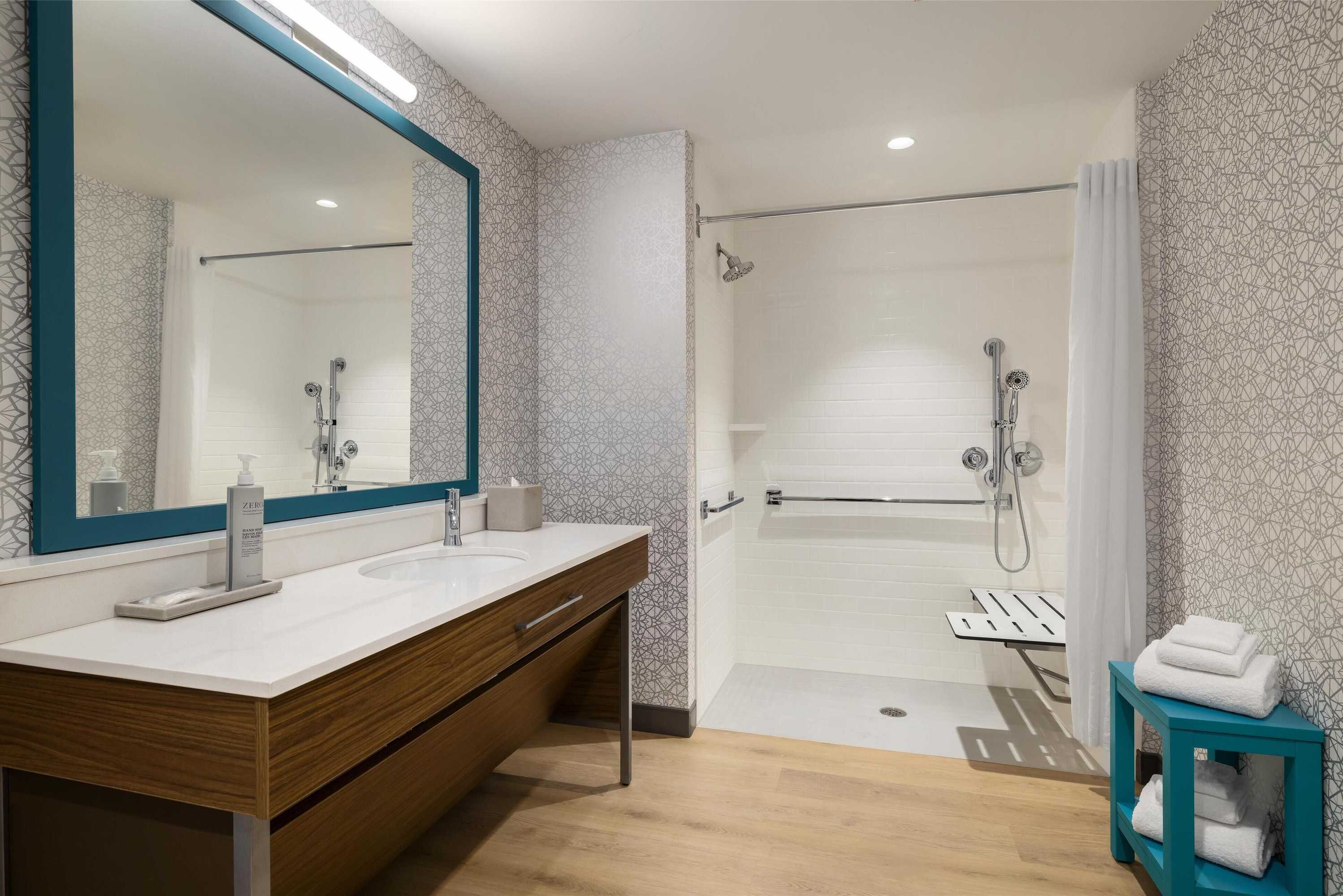 Gift card for Hampton Inn & Suites Maui North Shore Gift card for Hampton Inn & Suites Maui North Shore