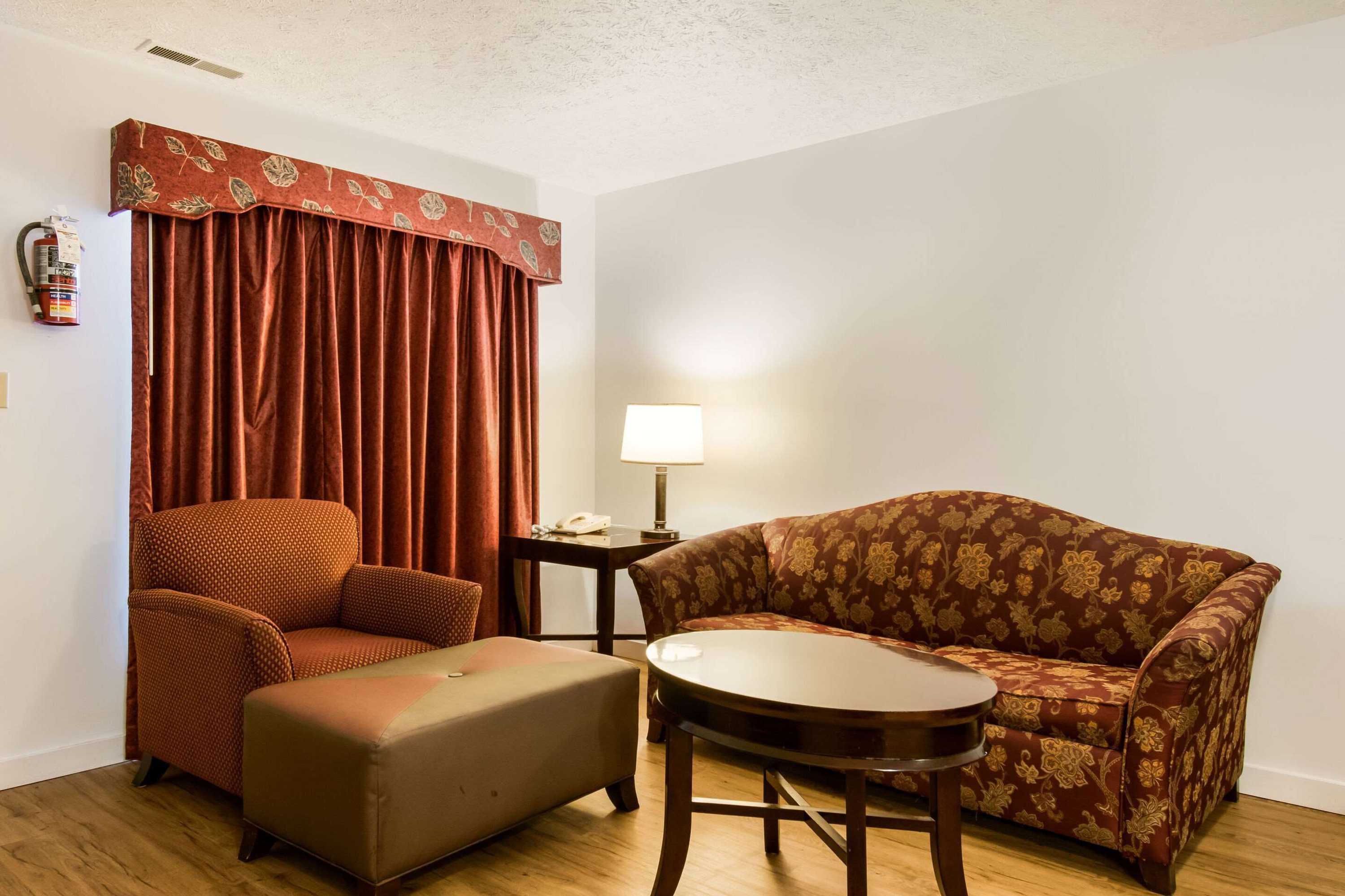 Gift card for Econo Lodge Inn & Suites Lake Harmony - Pocono Mountains Area Gift card for Econo Lodge Inn & Suites Lake Harmony - Pocono Mountains Area