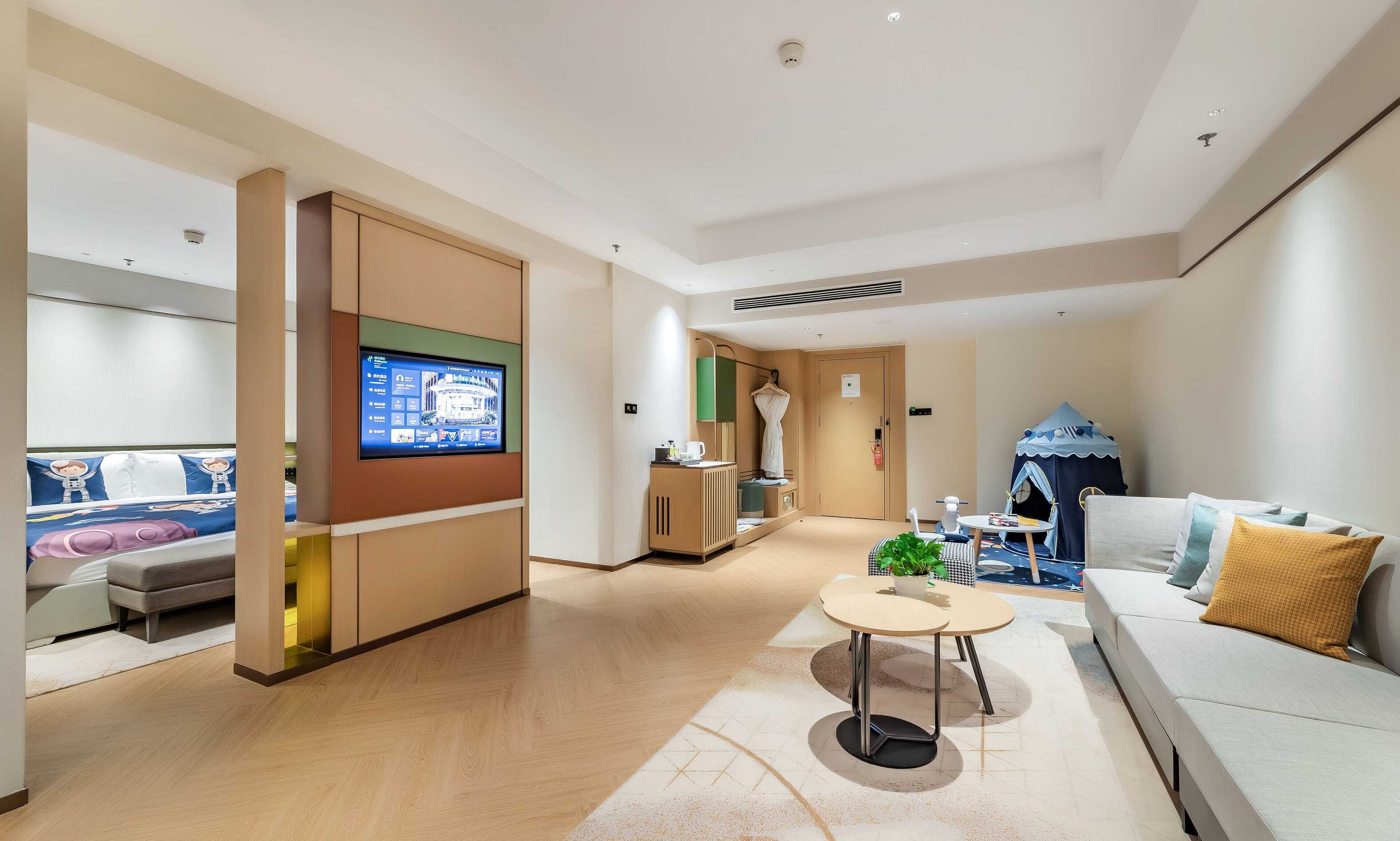Gift card for Holiday Inn Chongqing Guanyinqiao by Ihg Gift card for Holiday Inn Chongqing Guanyinqiao by Ihg