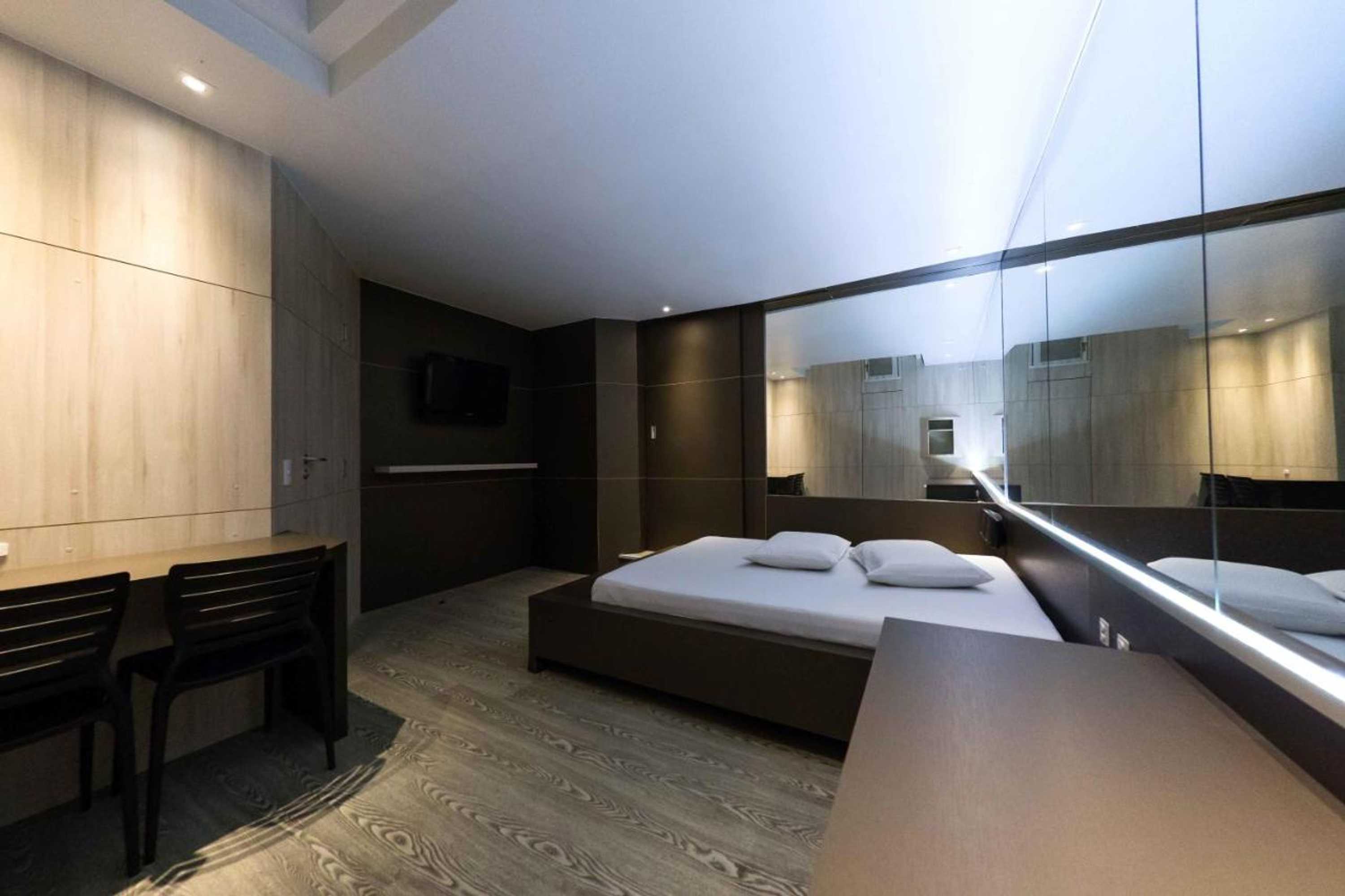 Gift card for Snob Motel (adult Only)
