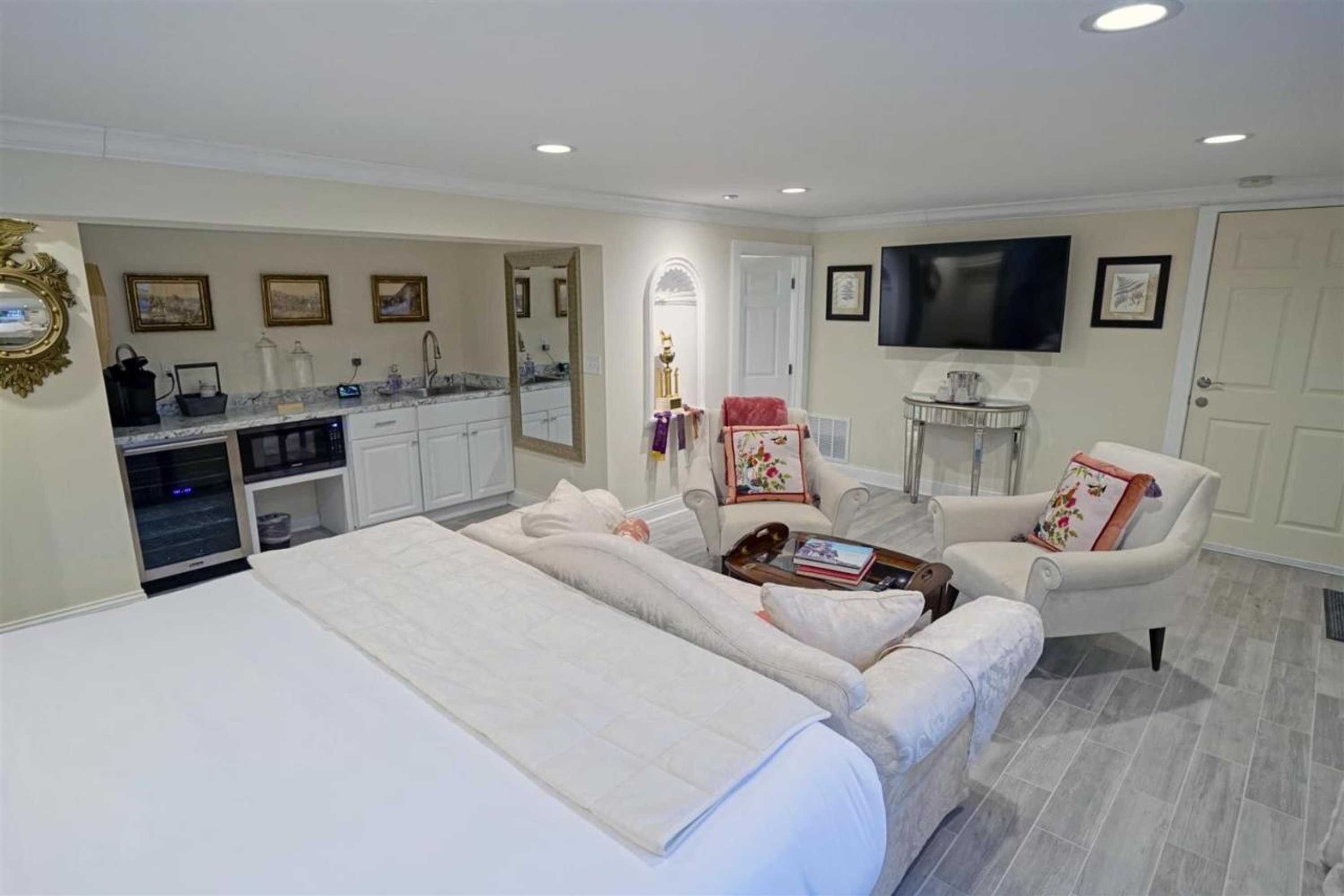 Gift card for Maxwell Mansion Hotel Gift card for Maxwell Mansion Hotel