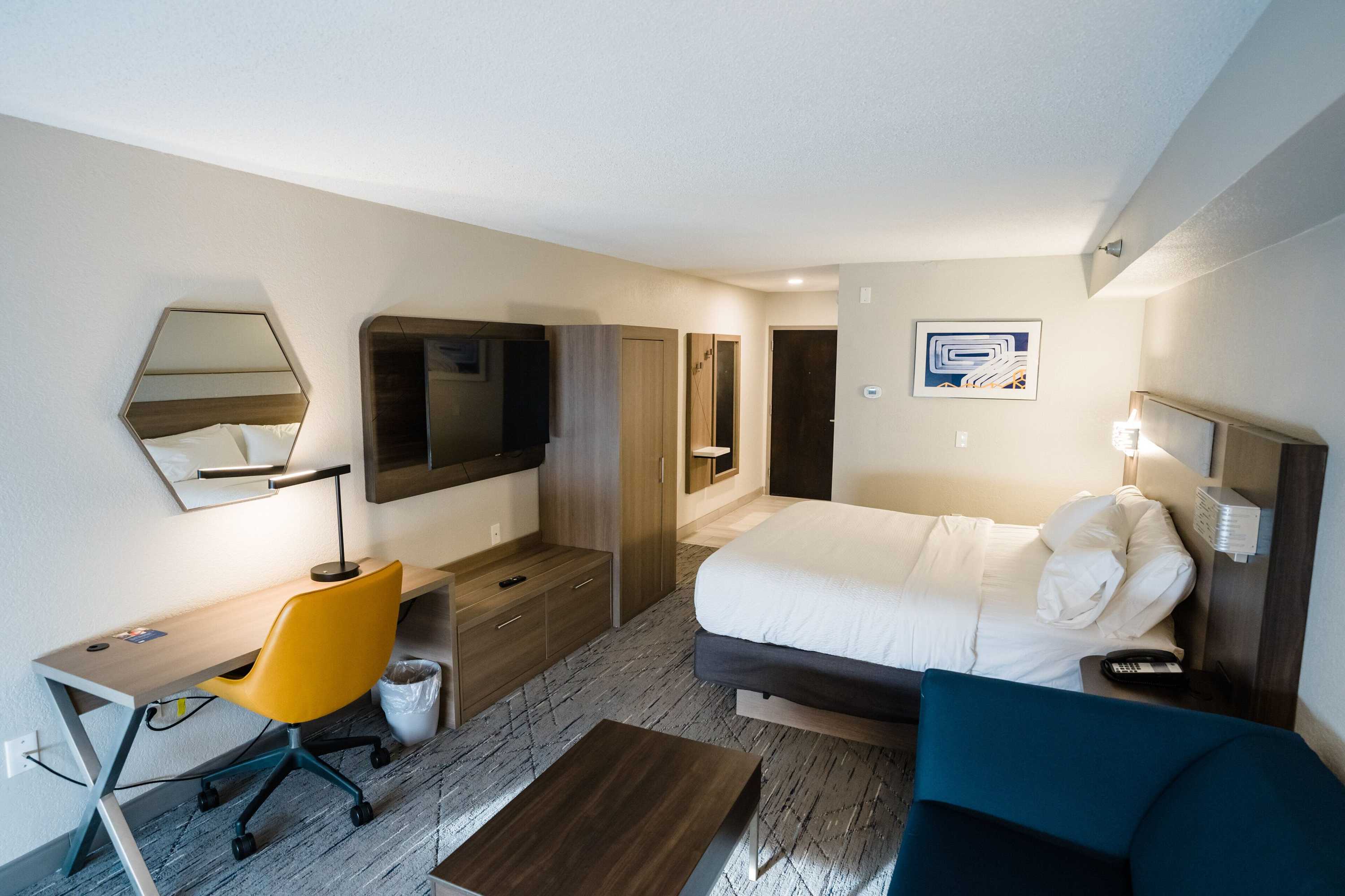 Gift card for Holiday Inn Express & Suites Knoxville-North-I-75 Exit 112 by Ihg Gift card for Holiday Inn Express & Suites Knoxville-North-I-75 Exit 112 by Ihg