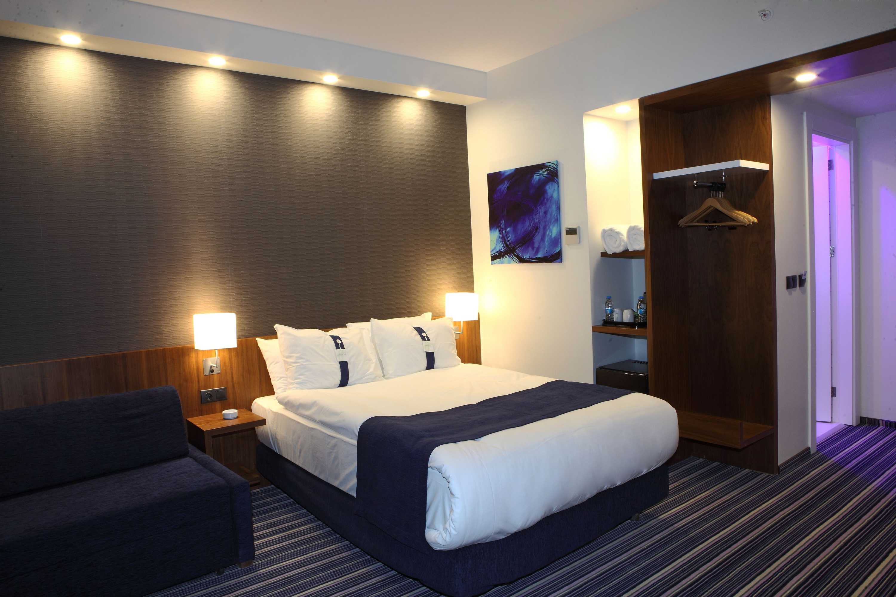 Gift card for Holiday Inn Express Manisa - West by Ihg Gift card for Holiday Inn Express Manisa - West by Ihg