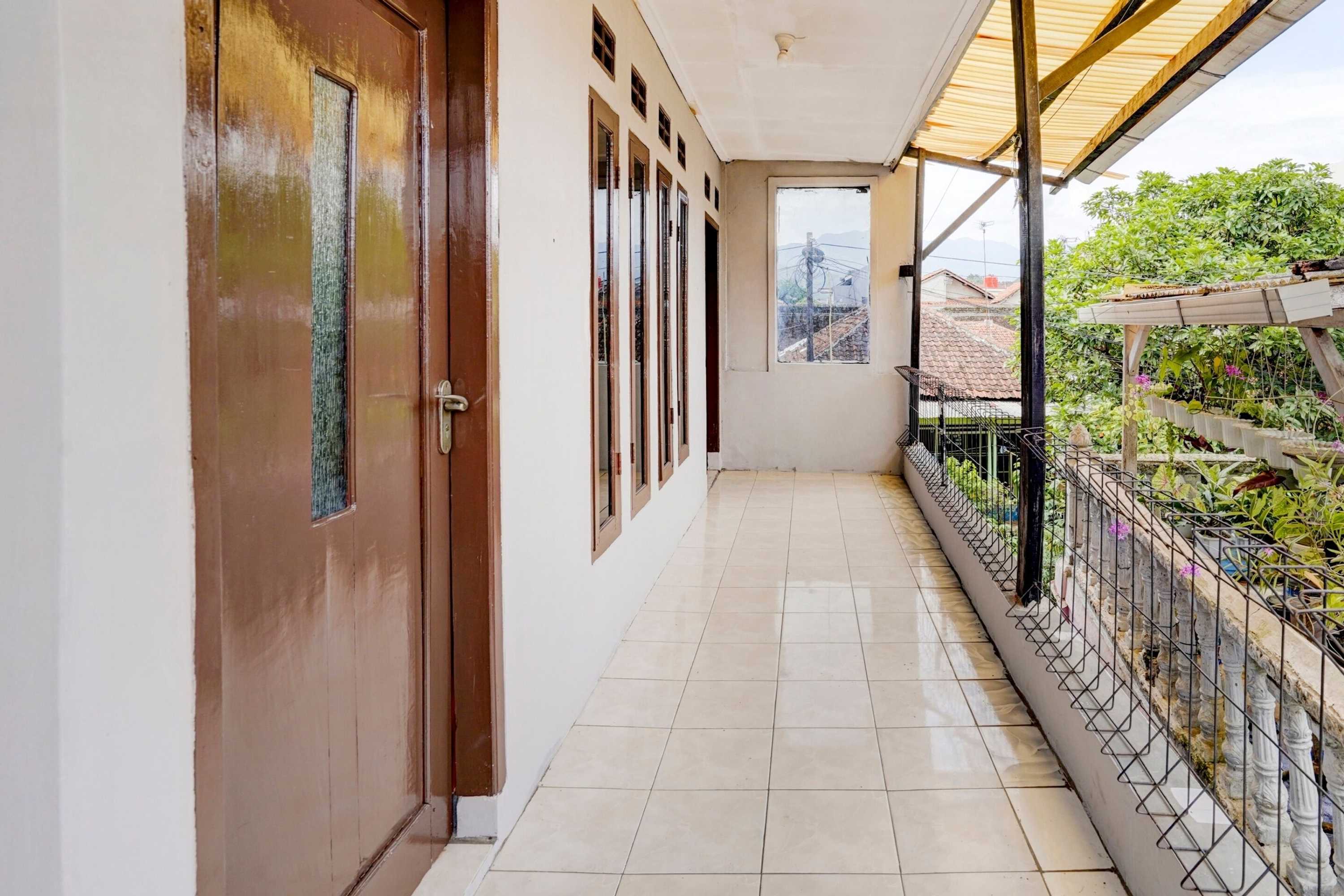 Gift card for Oyo Life 90701 Kost Syariah Deris Gift card for Oyo Life 90701 Kost Syariah Deris