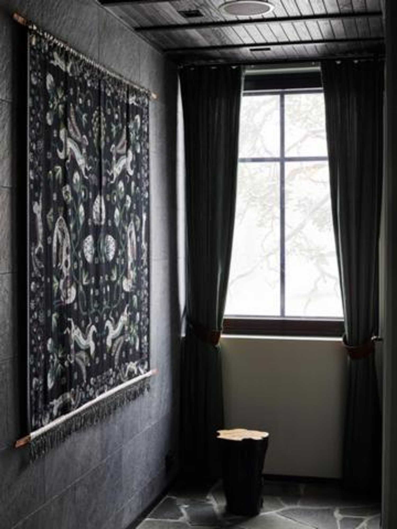 Gift card for Levin Iglut - Golden Crown