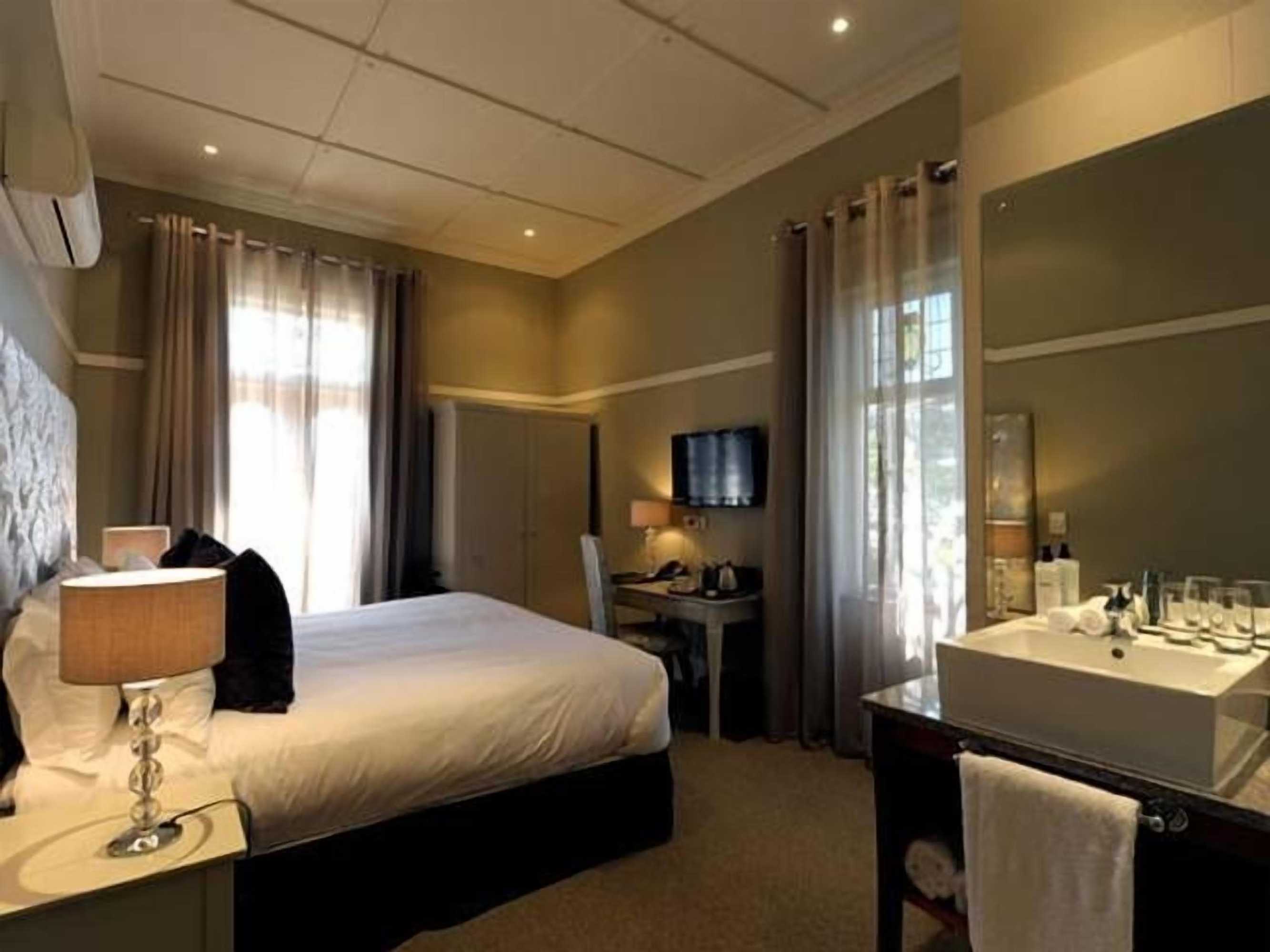 Gift card for The Saint James on Venice Luxury Guest House Gift card for The Saint James on Venice Luxury Guest House