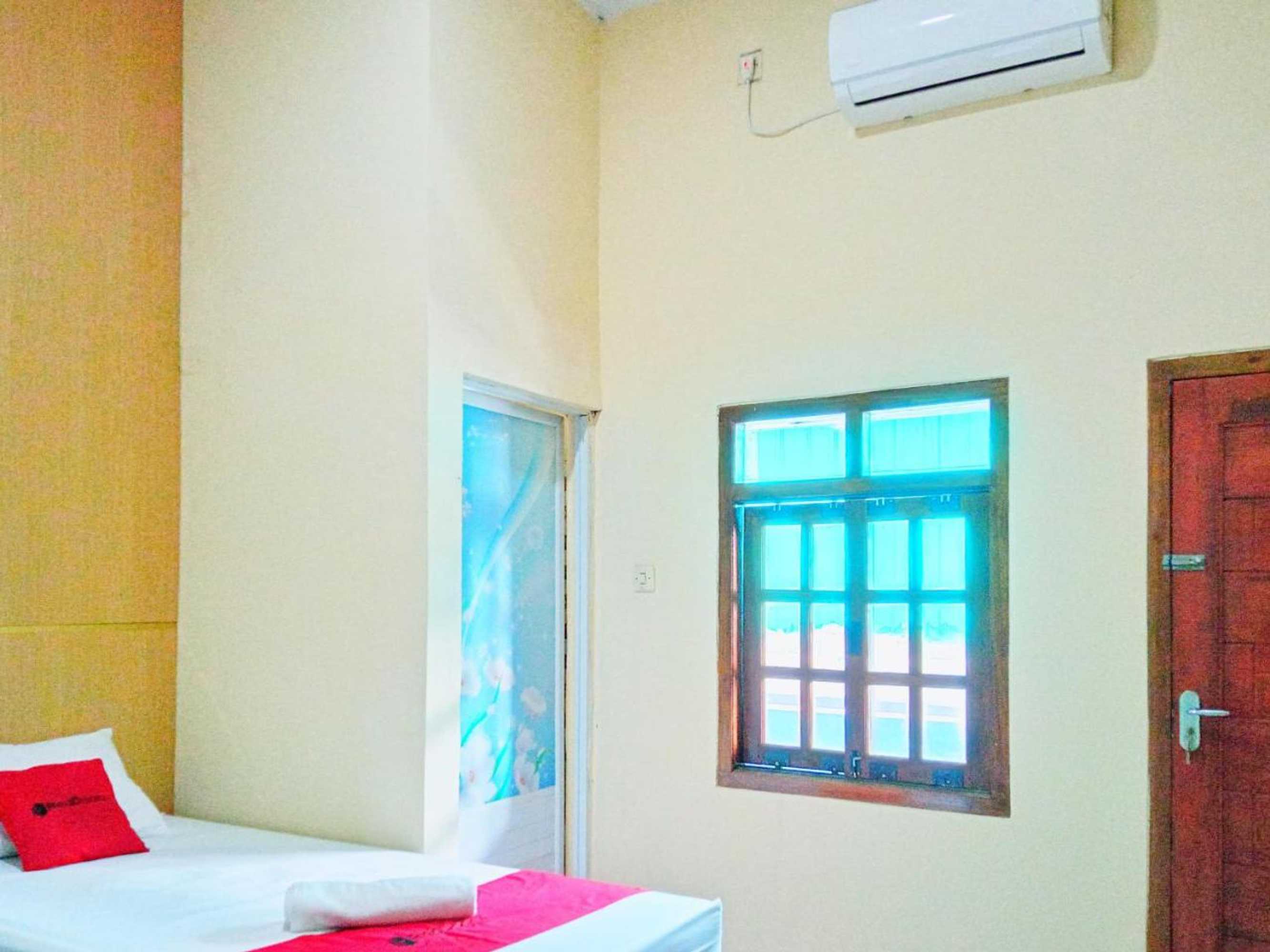 Gift card for Reddoorz Near Alun Alun Slawi