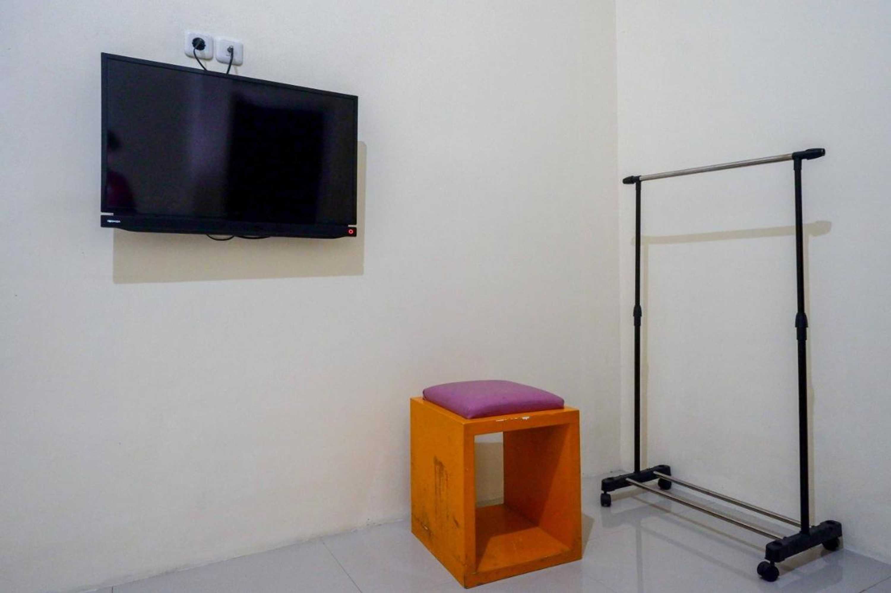 Gift card for Reddoorz Syariah Near Pasar Godong Grobogan Gift card for Reddoorz Syariah Near Pasar Godong Grobogan