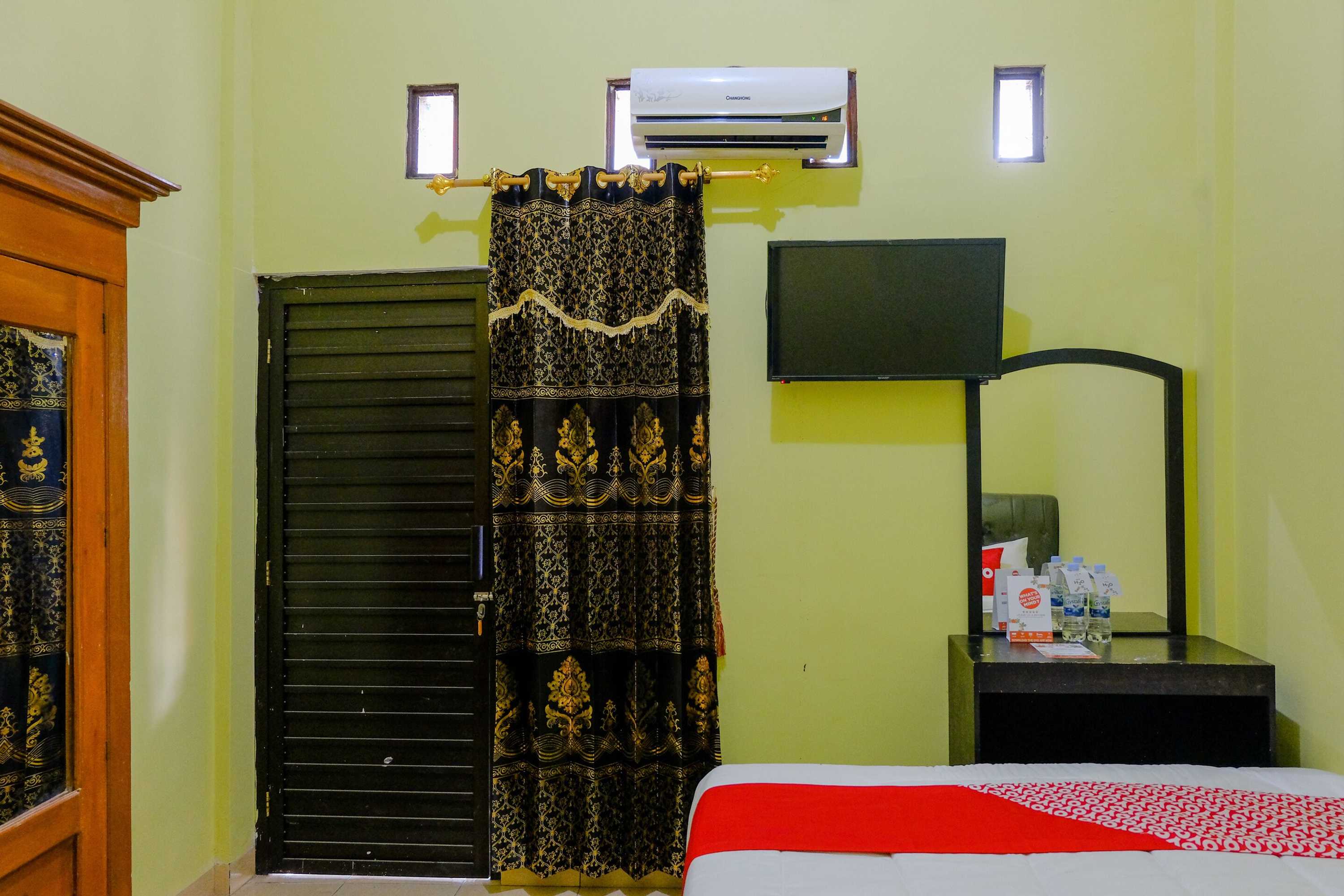 Gift card for Oyo 1784 Hj. Aniek Residence Gift card for Oyo 1784 Hj. Aniek Residence