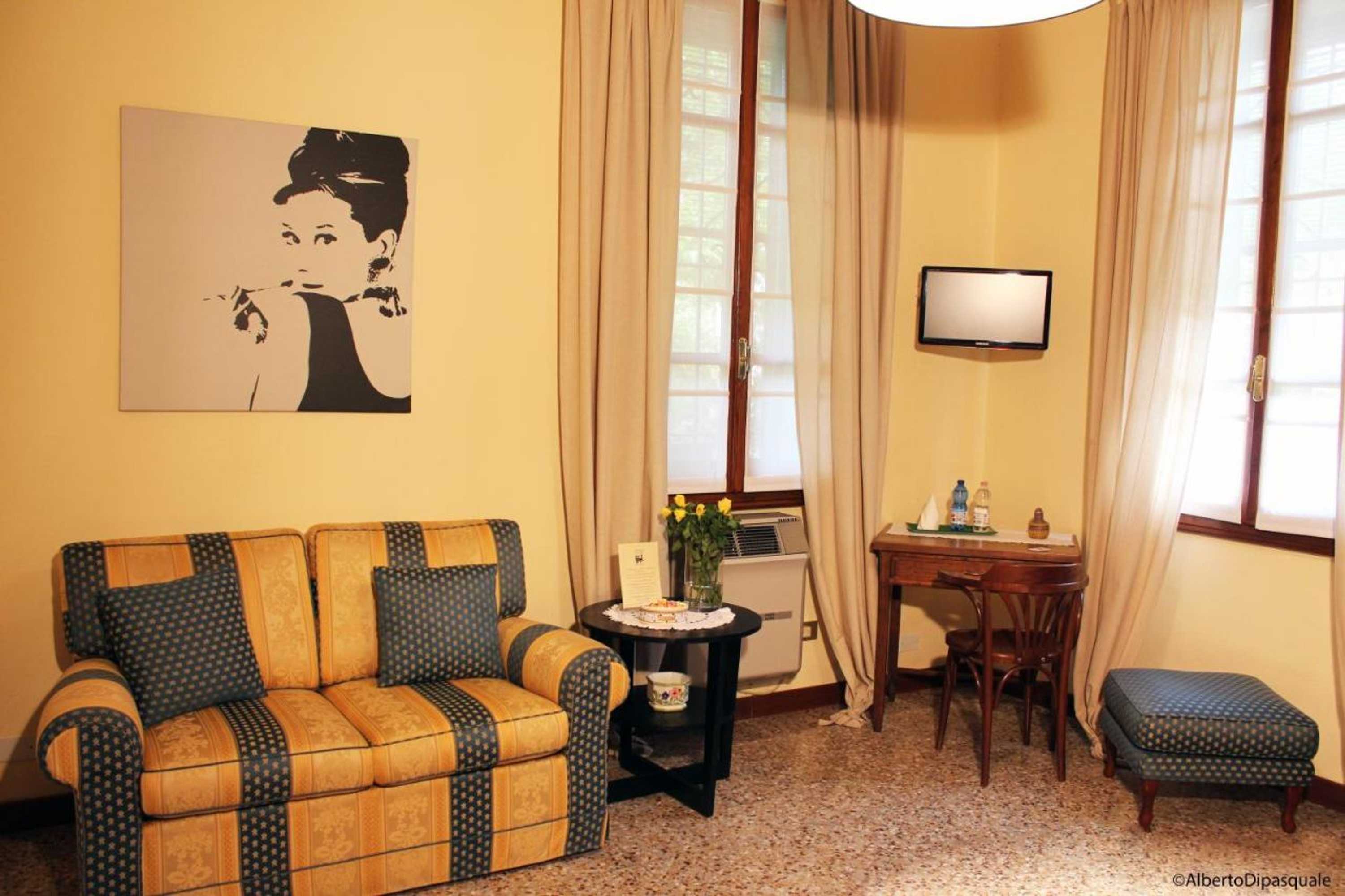 Gift card for LA Sosta Fuori Stazione Bed & Breakfast Gift card for LA Sosta Fuori Stazione Bed & Breakfast