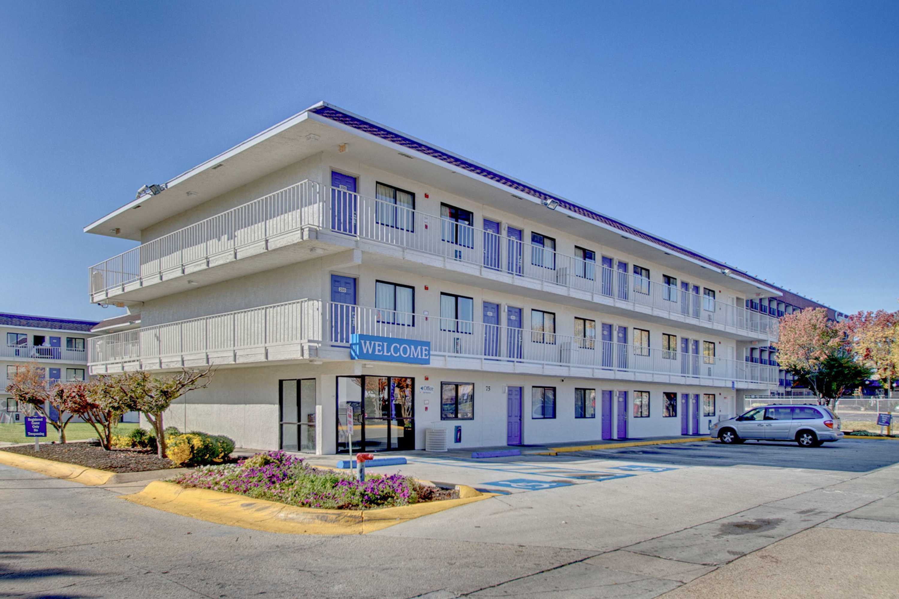 Gift card for Motel 6 Capitol Heights, MD - Washington Gift card for Motel 6 Capitol Heights, MD - Washington
