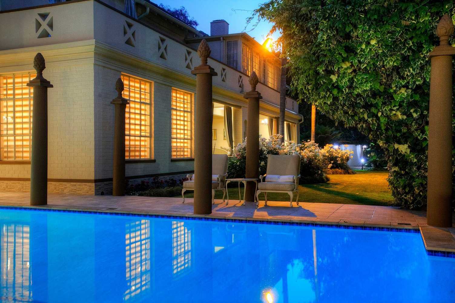 Gift card for 10 2nd Avenue Houghton Estate by Dream Resorts Gift card for 10 2nd Avenue Houghton Estate by Dream Resorts