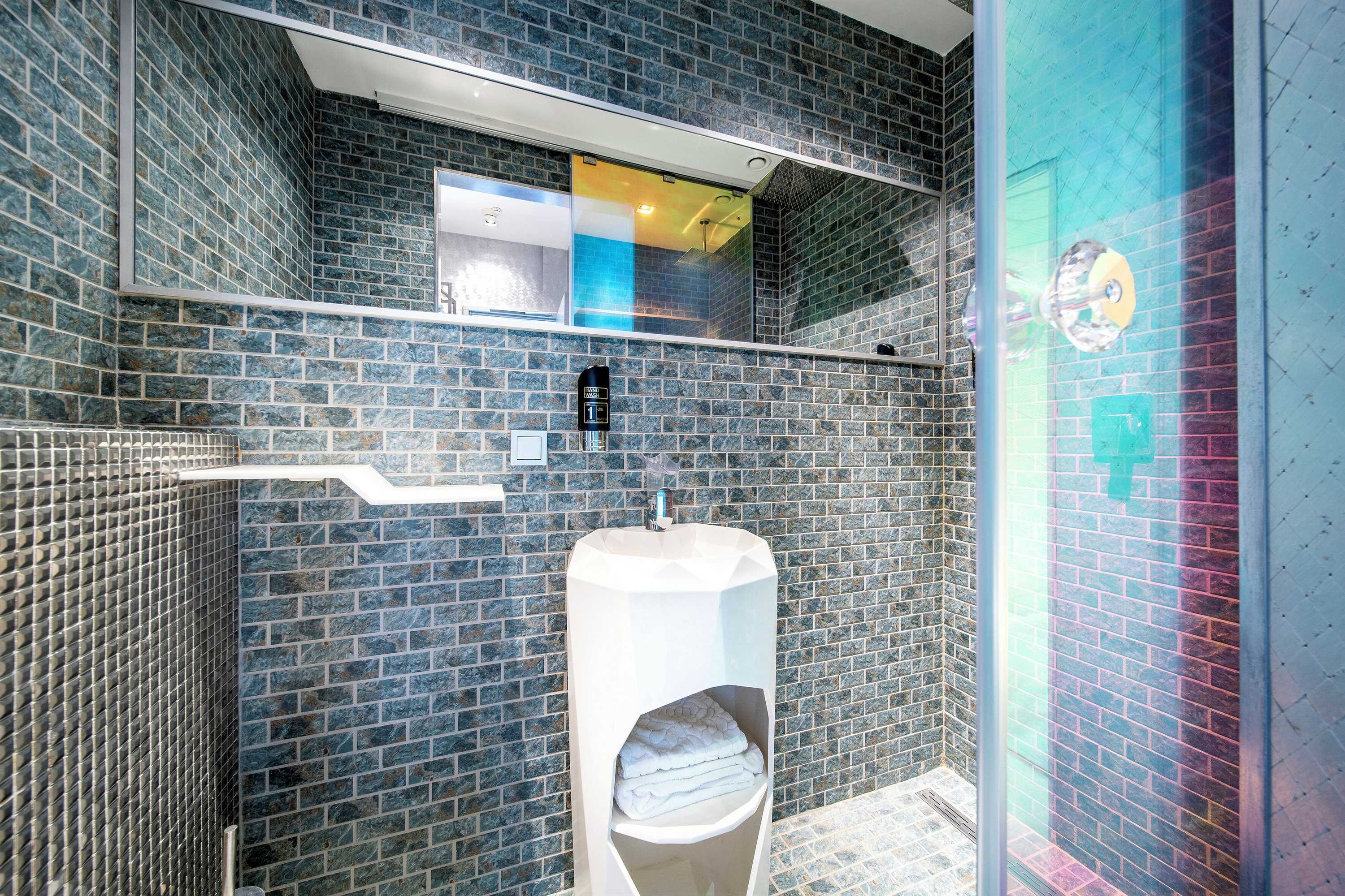 Gift card for Diamond Capsule Hotel Amsterdam South Gift card for Diamond Capsule Hotel Amsterdam South