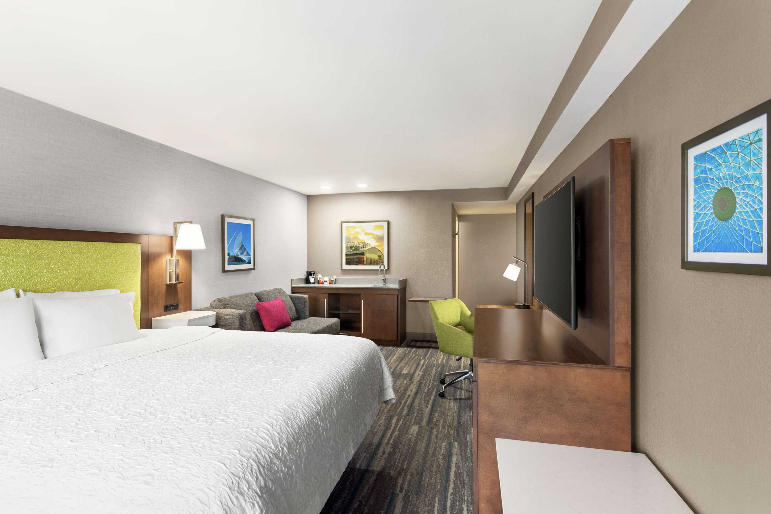 Gift card for Hampton Inn Milwaukee/brookfield