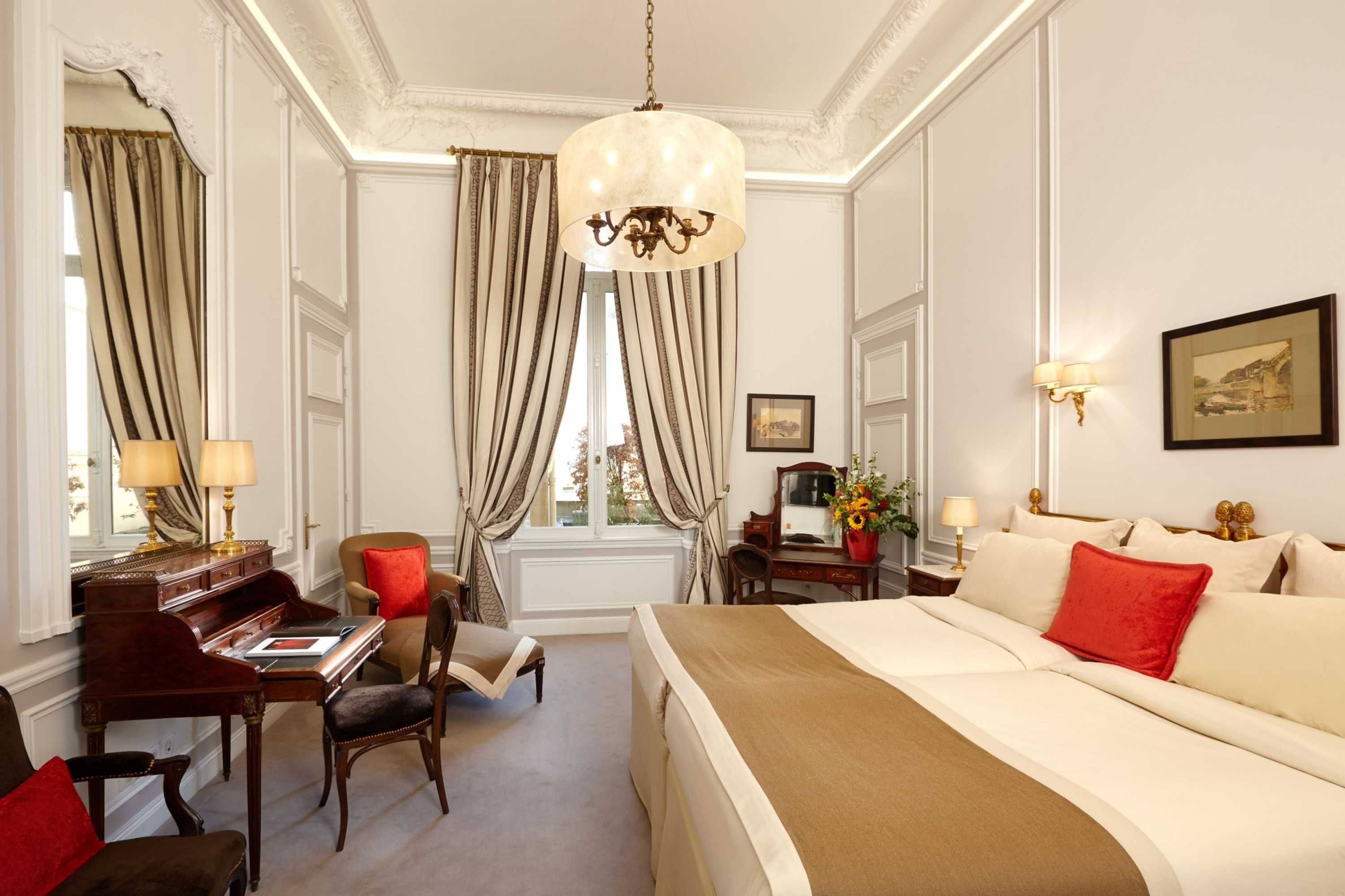 Gift card for Hotel Regina Louvre Gift card for Hotel Regina Louvre