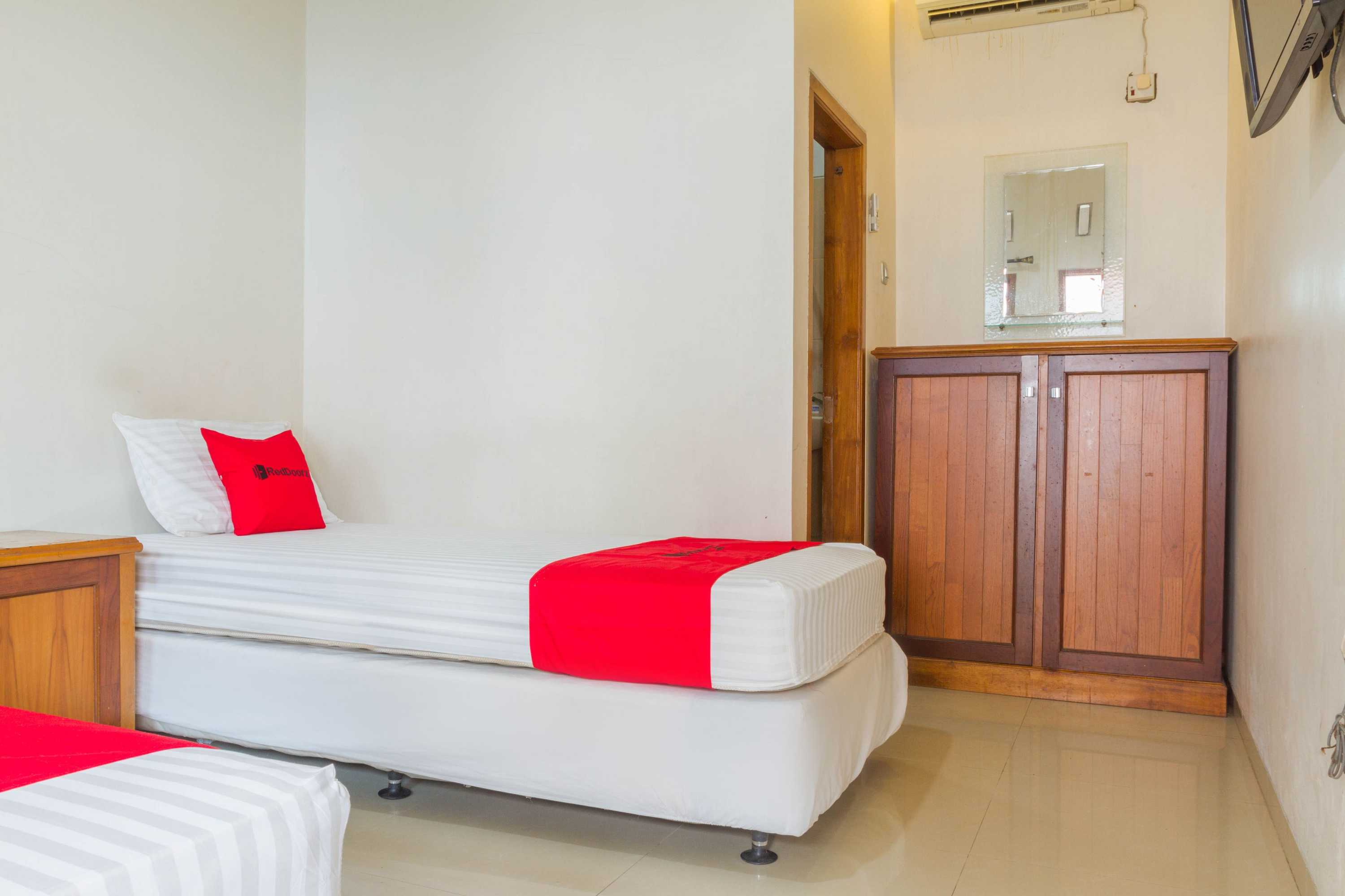 Gift card for Reddoorz Near Pasar Pagi Cirebon 2 Gift card for Reddoorz Near Pasar Pagi Cirebon 2