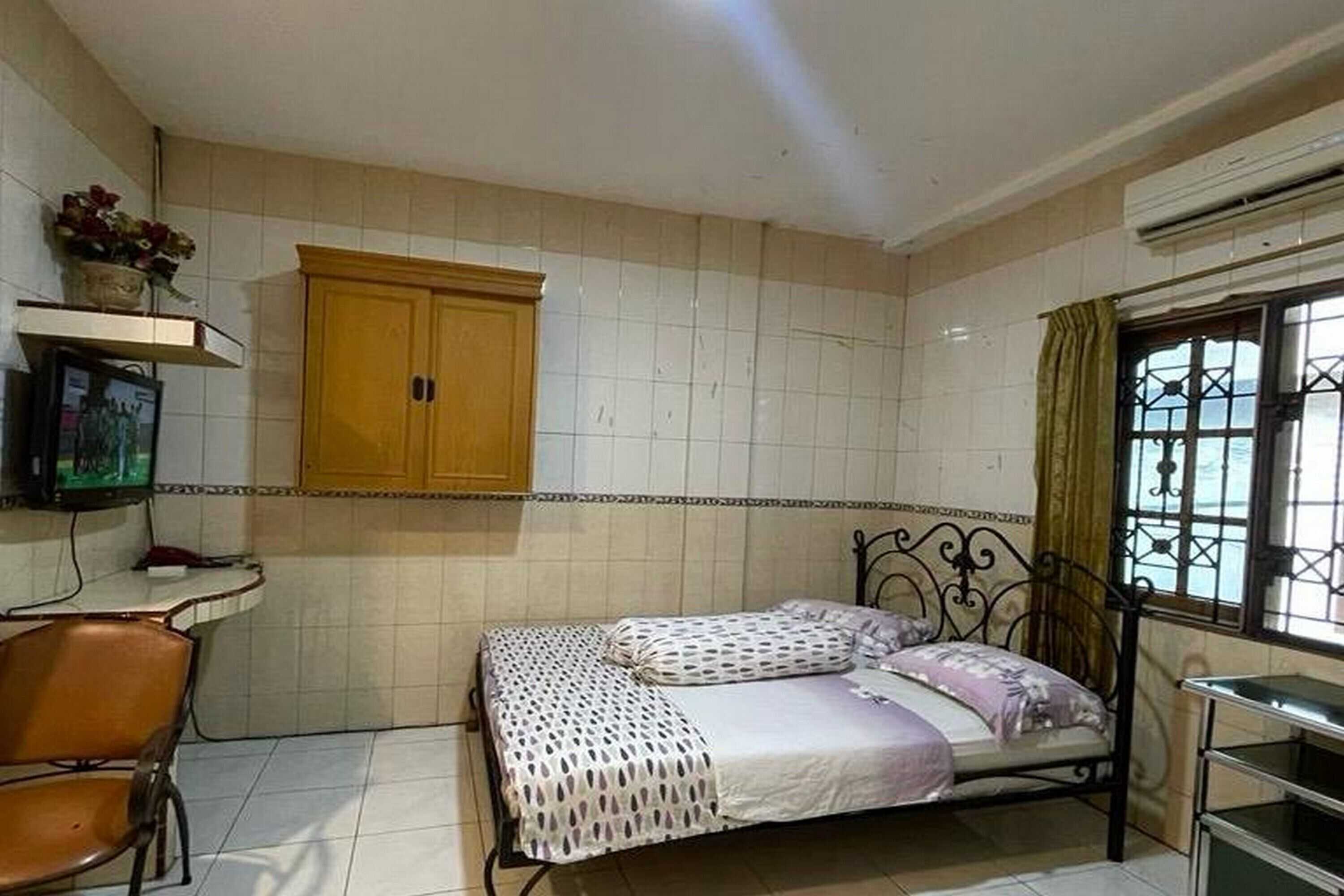 Gift card for Oyo 93502 Homestay Pakmuklis Syariah 2 Near Taman Mini Lhokseumawe
