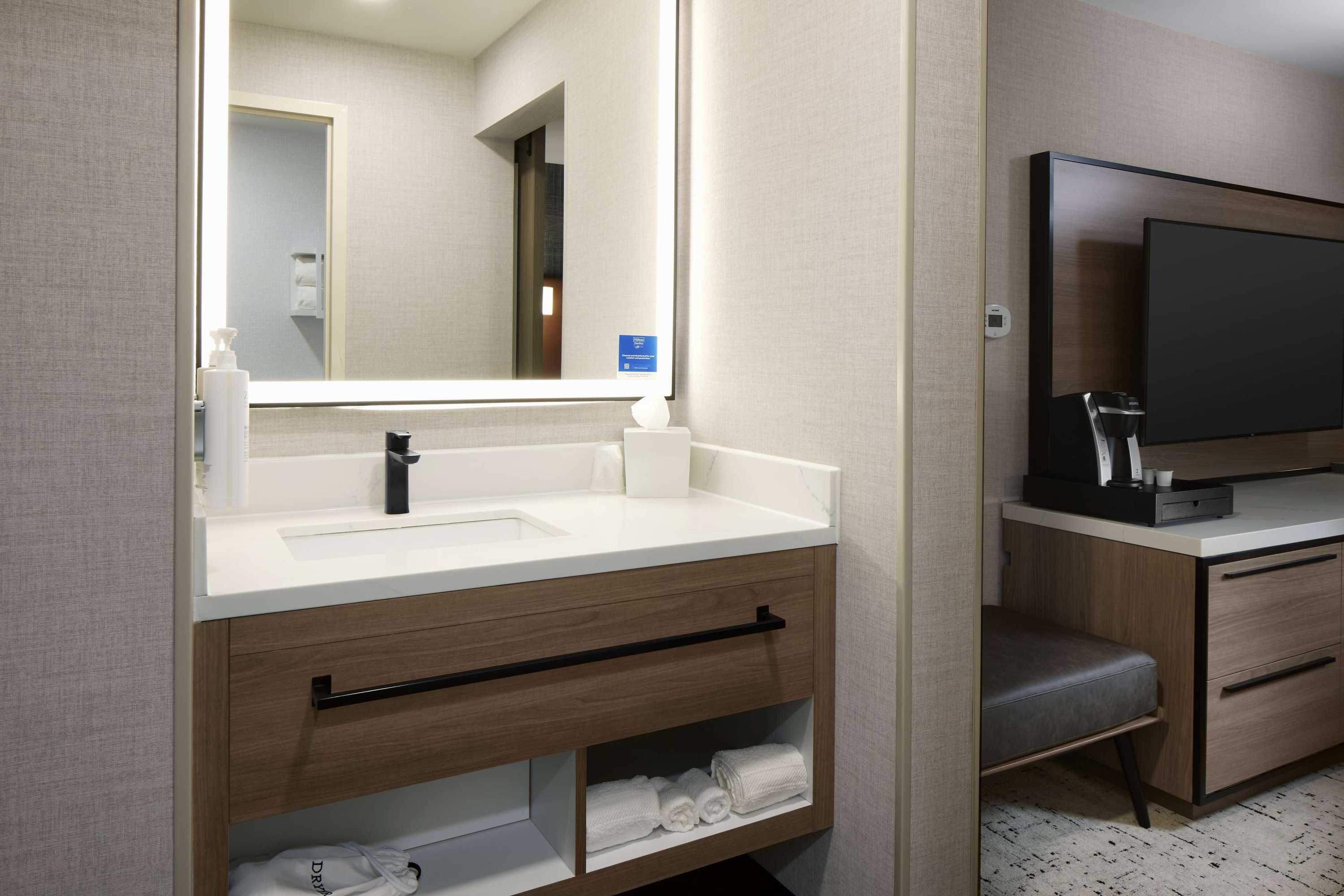 Gift card for Hampton Inn Newark Airport Gift card for Hampton Inn Newark Airport