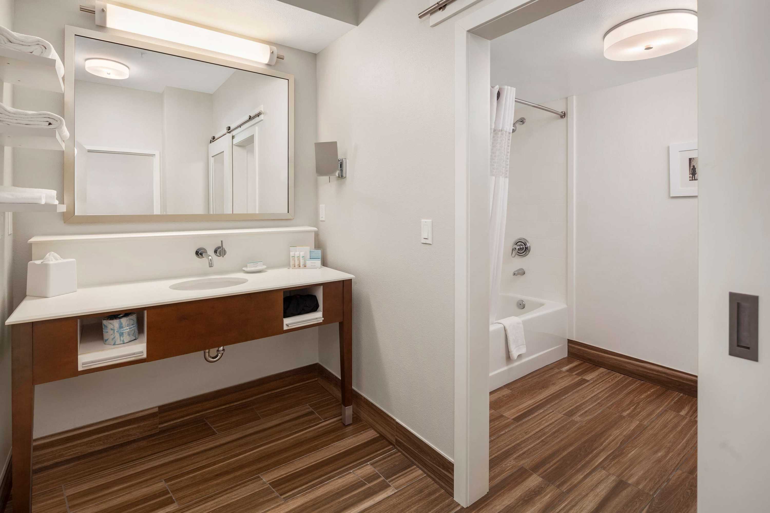 Gift card for Hampton Inn & Suites Seattle-North/lynnwood