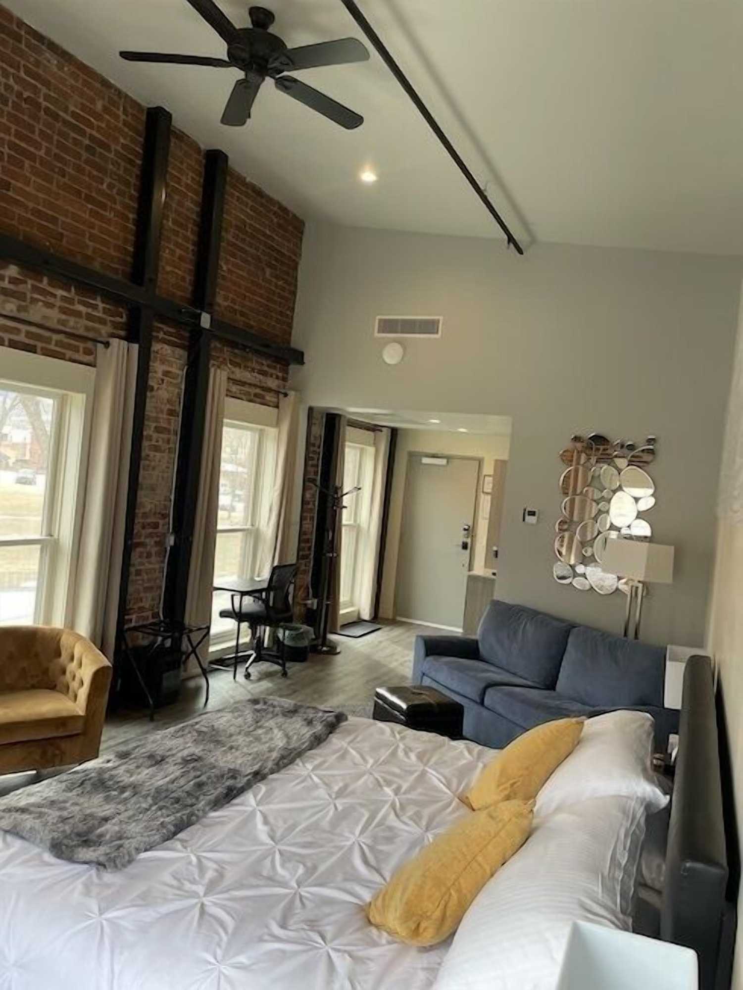 Gift card for Manhattan Hotel Salida
