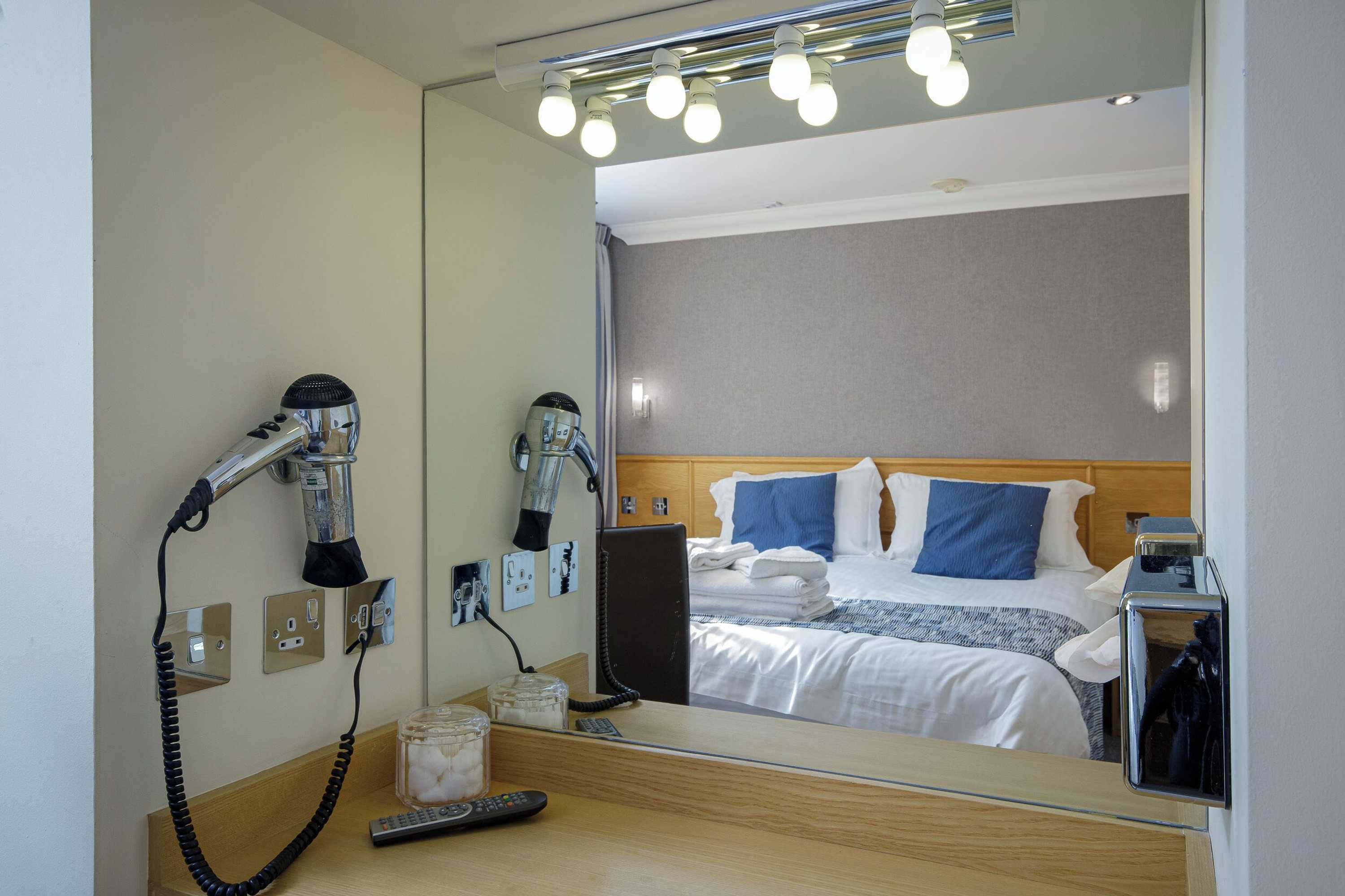 Gift card for Queens Mansions: Lakeland Suite