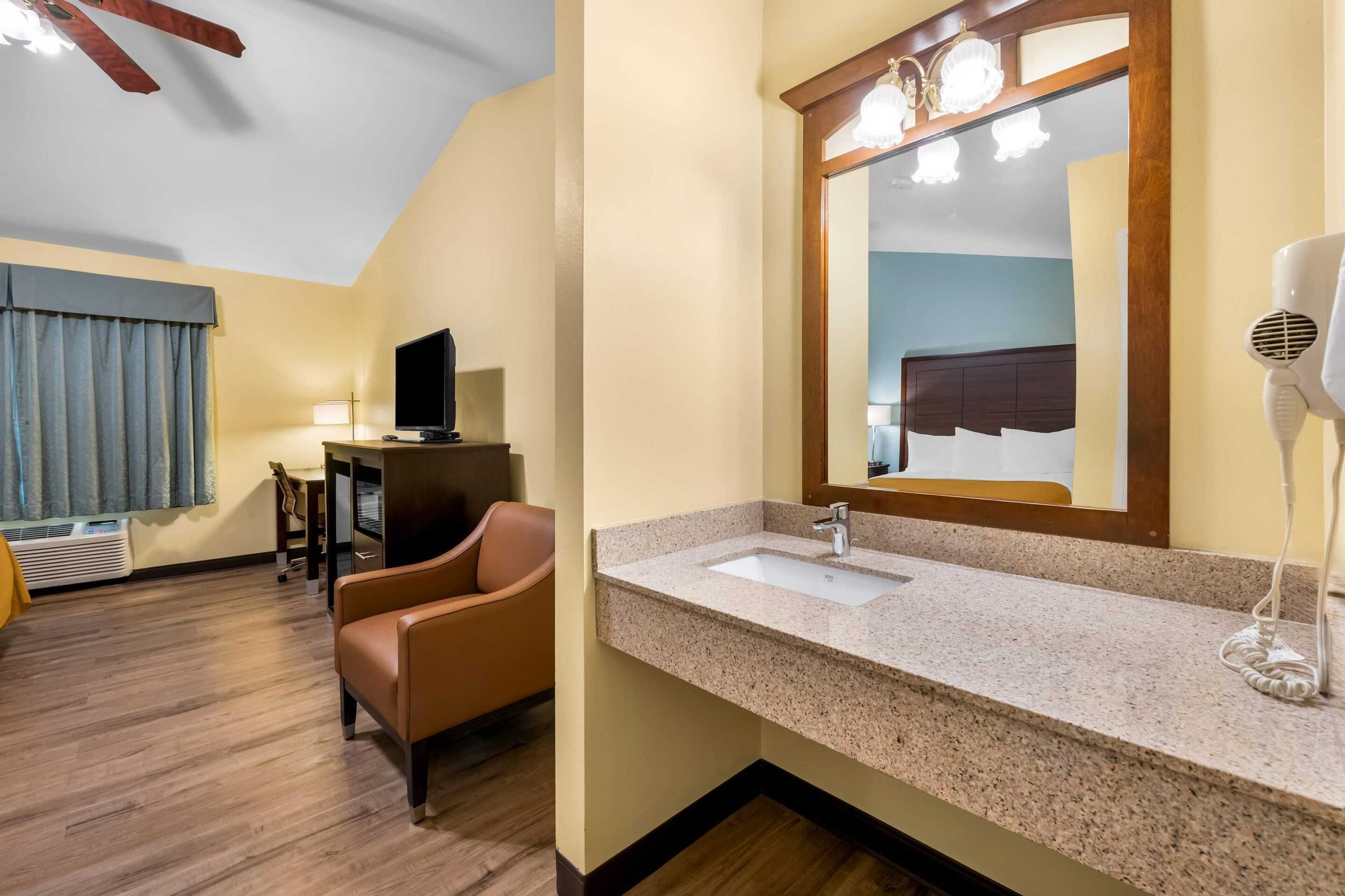 Gift card for Econo Lodge Inn & Suites Gift card for Econo Lodge Inn & Suites
