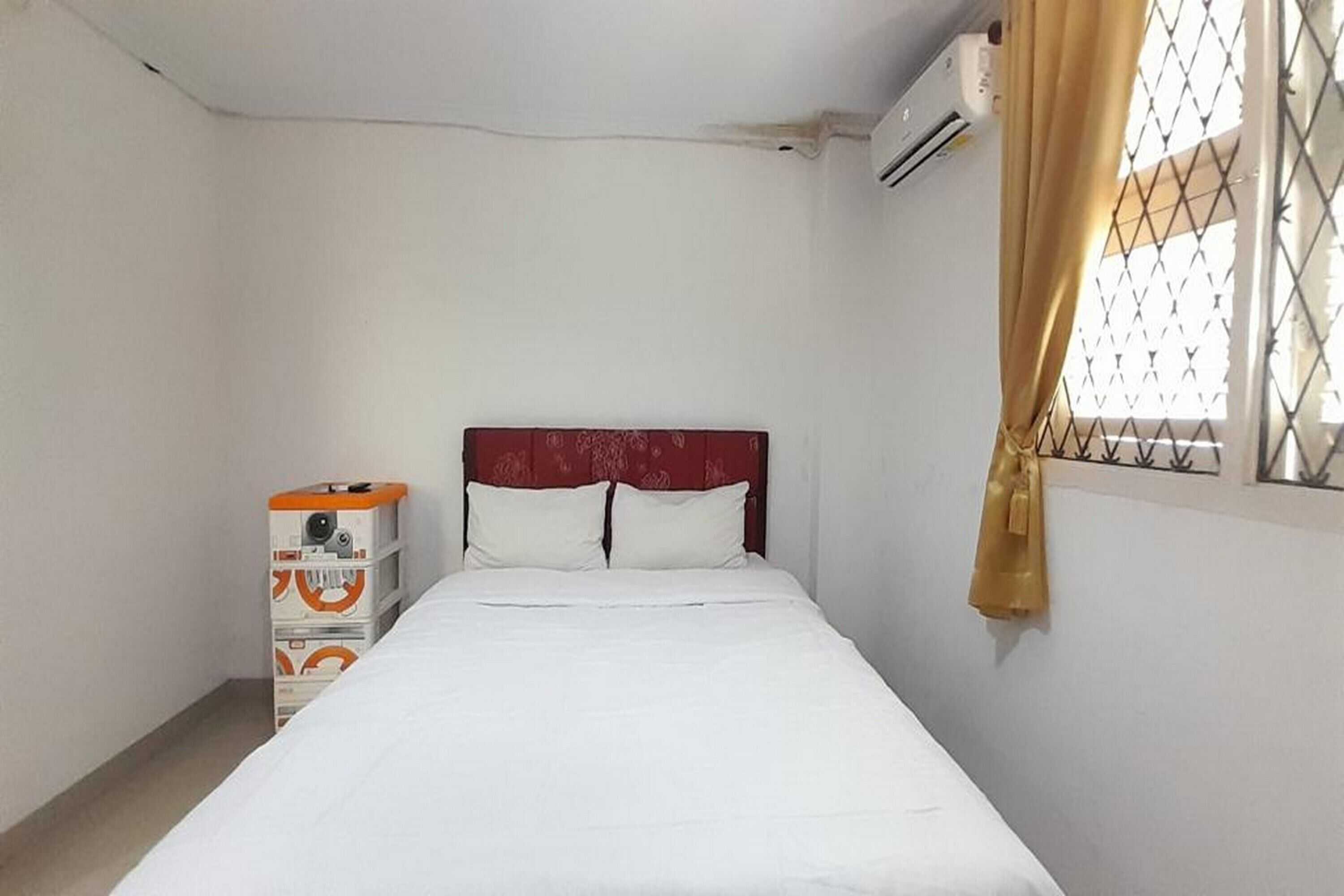 Gift card for Oyo 93502 Homestay Pakmuklis Syariah 2 Near Taman Mini Lhokseumawe