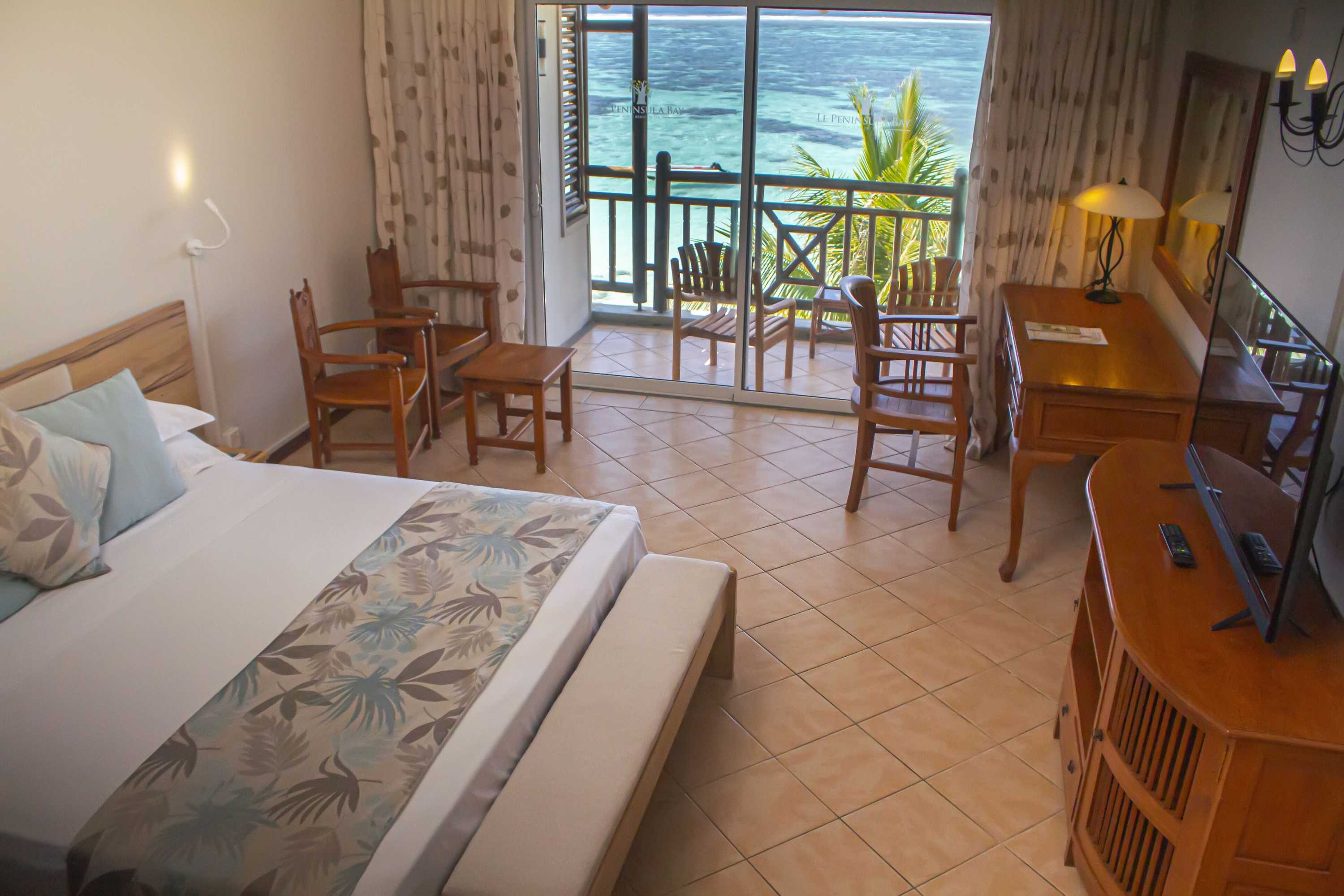 Gift card for Le Peninsula Bay Beach Resort Gift card for Le Peninsula Bay Beach Resort