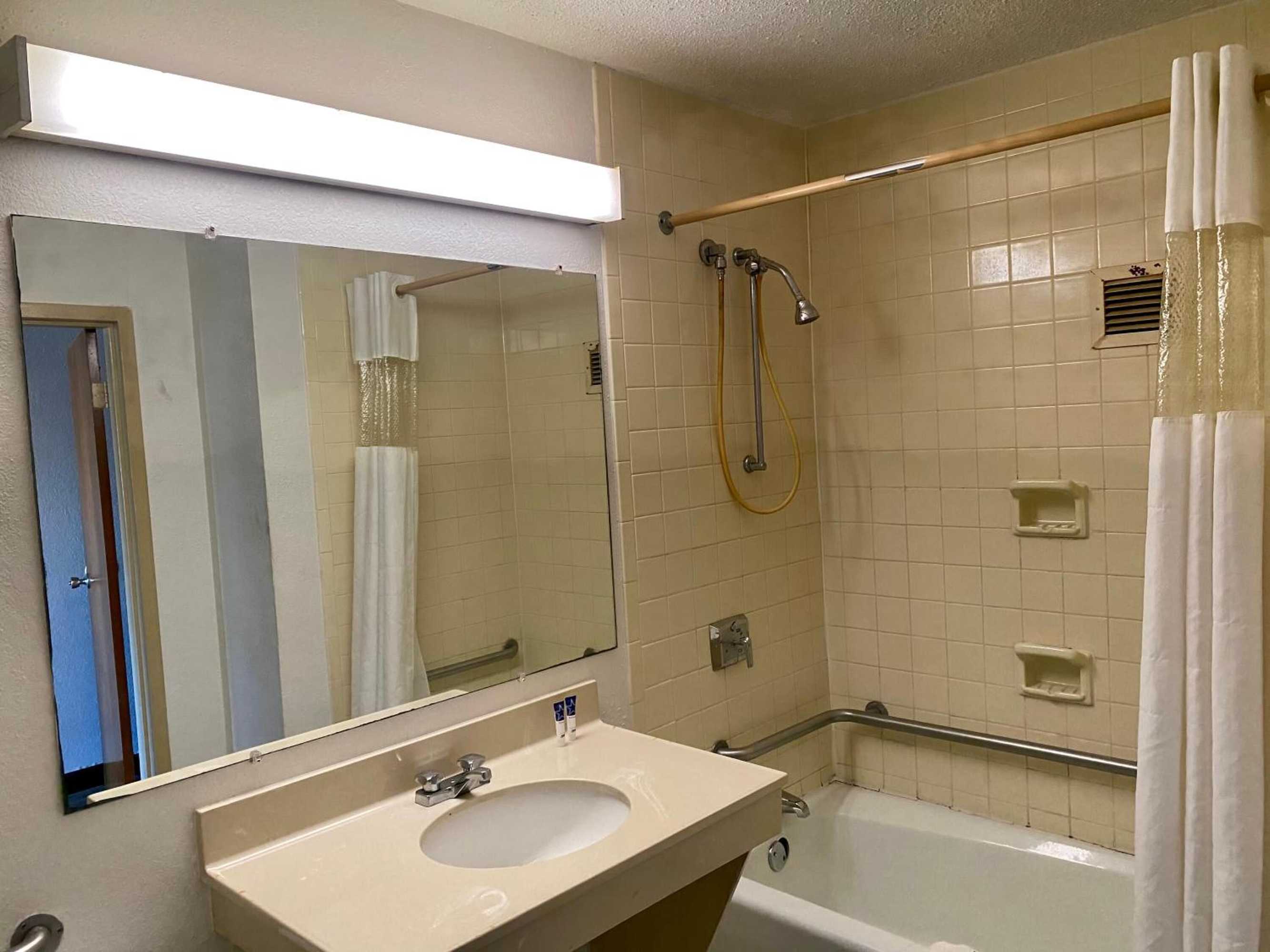 Gift card for Motel 6 Marianna, FL Gift card for Motel 6 Marianna, FL