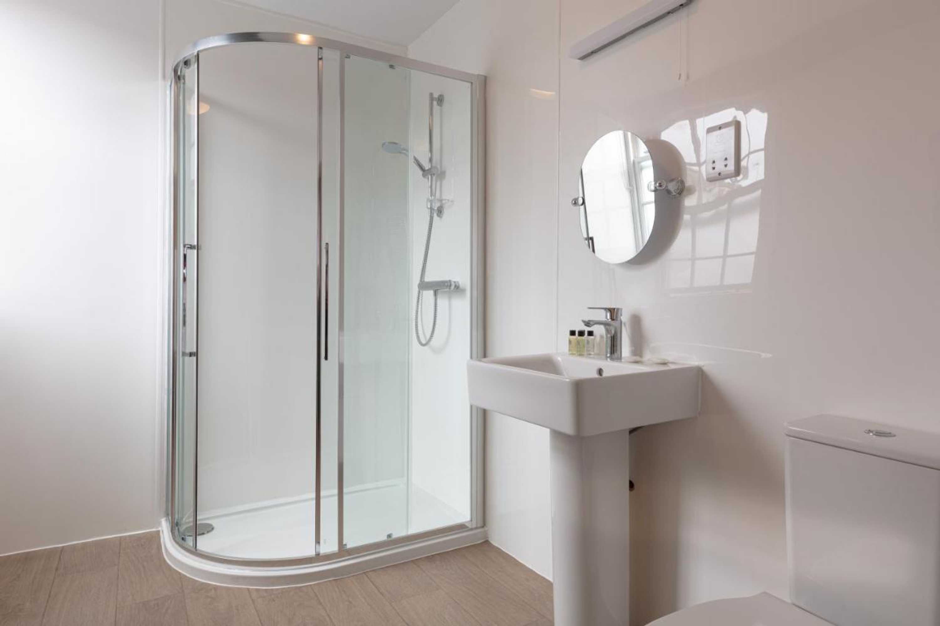 Gift card for The New Inn by Roomsbooked Gift card for The New Inn by Roomsbooked