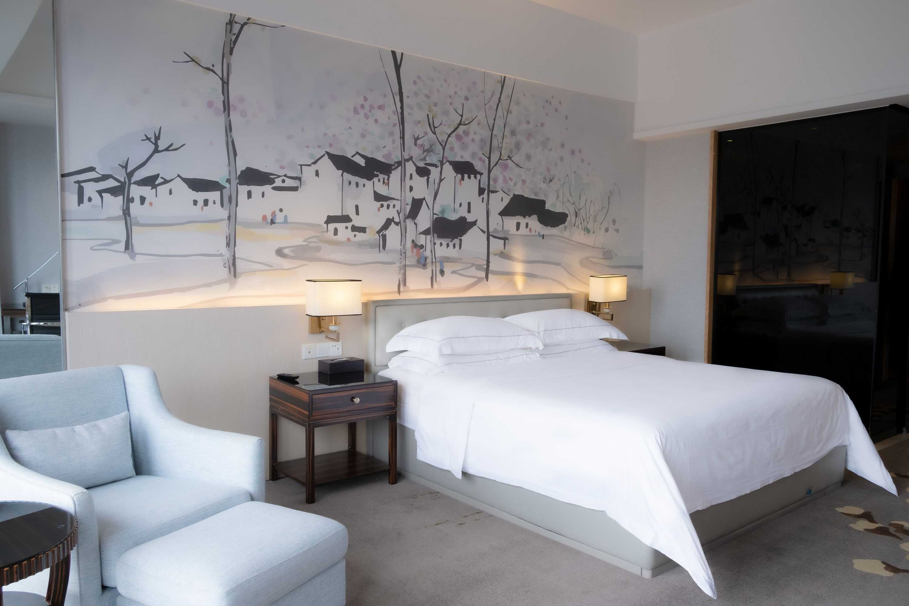 Gift card for Huaqiang Plaza Hotel Shenzhen, Enjoy Complimentary Mini Bar & Night Snack, Add Breakfast - Enjoy Complimentary Afternoon Tea Gift card for Huaqiang Plaza Hotel Shenzhen, Enjoy Complimentary Mini Bar & Night Snack, Add Breakfast - Enjoy Complimentary Afternoon Tea