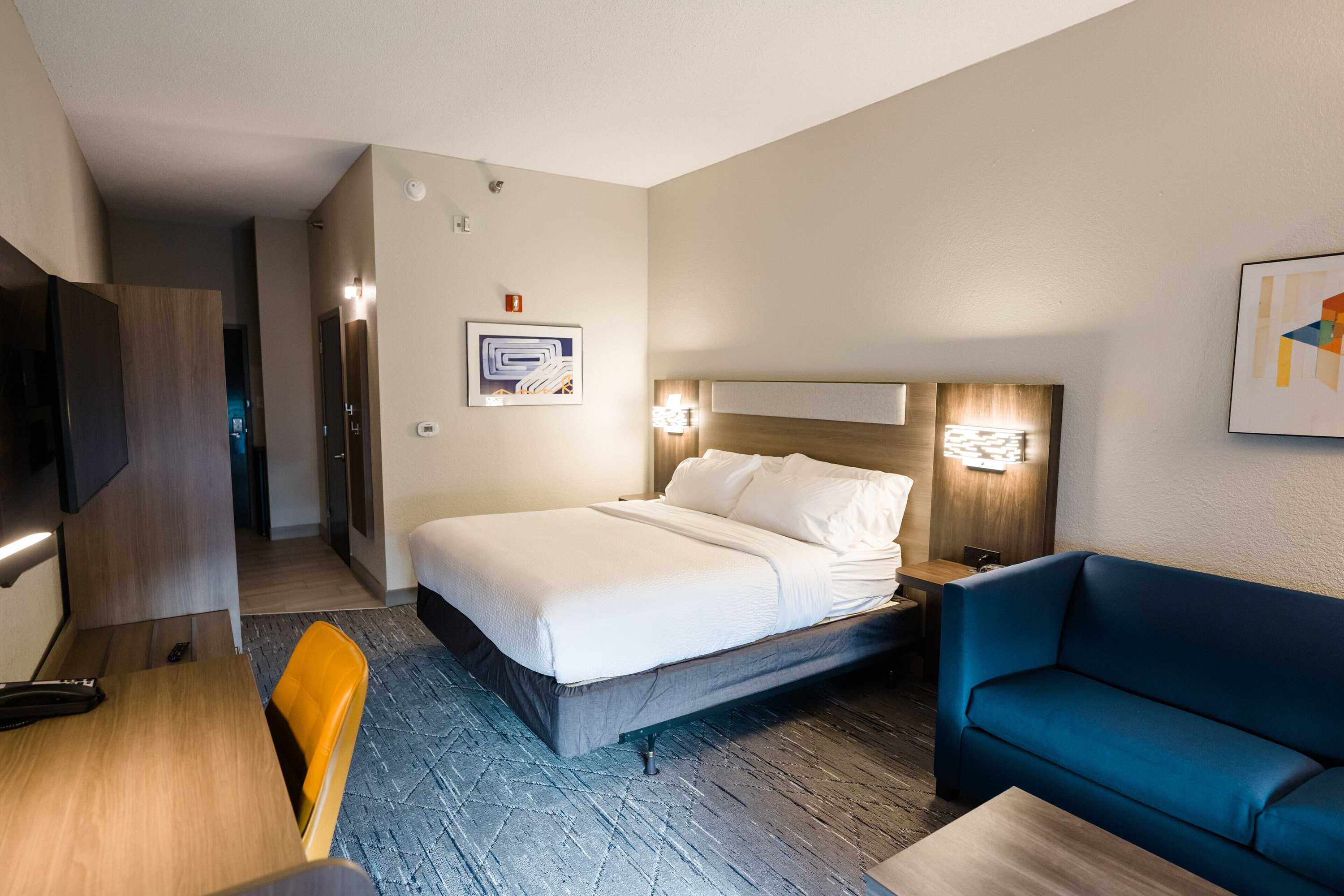 Gift card for Holiday Inn Express & Suites Knoxville-North-I-75 Exit 112 by Ihg Gift card for Holiday Inn Express & Suites Knoxville-North-I-75 Exit 112 by Ihg