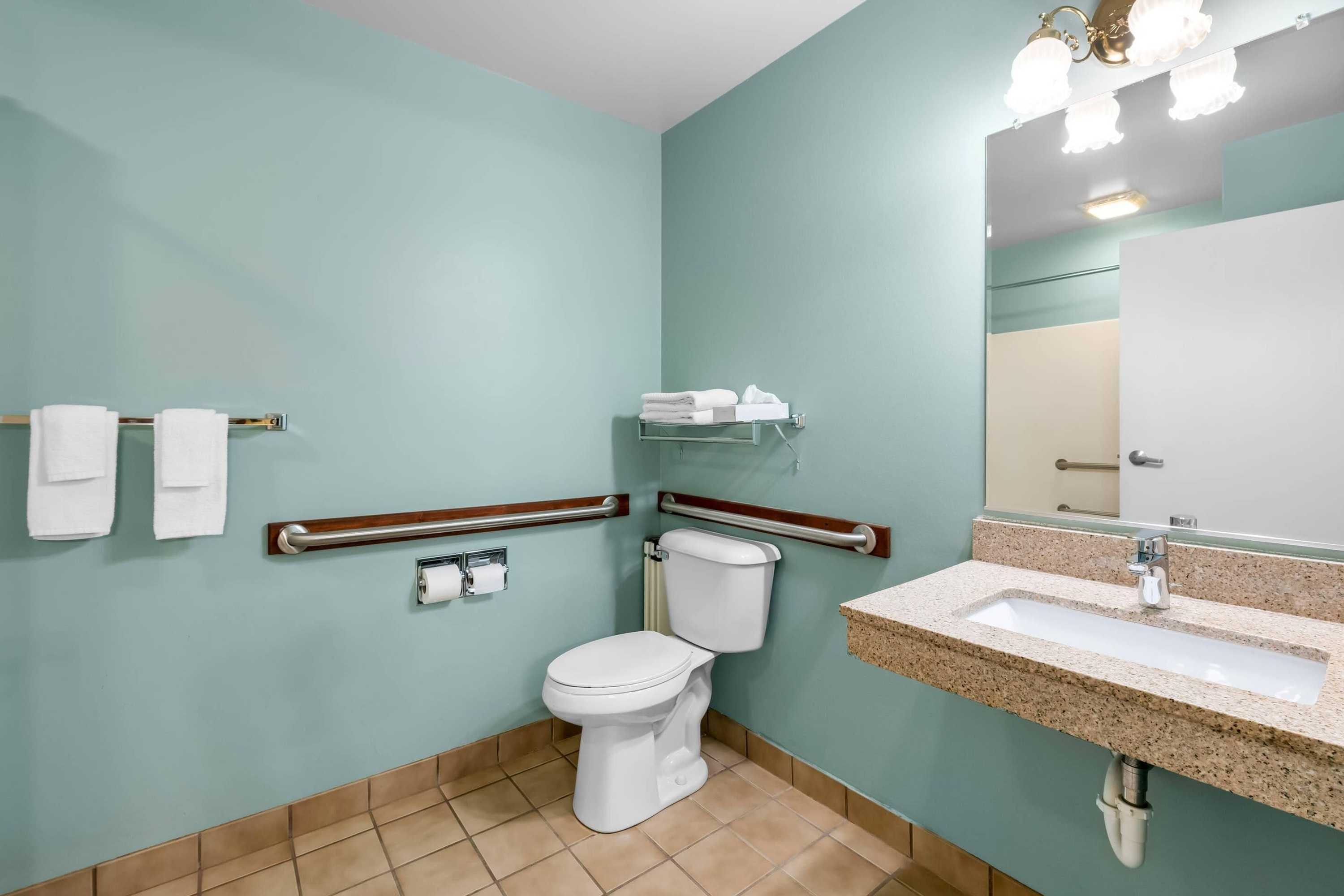 Gift card for Econo Lodge Inn & Suites Eau Claire South