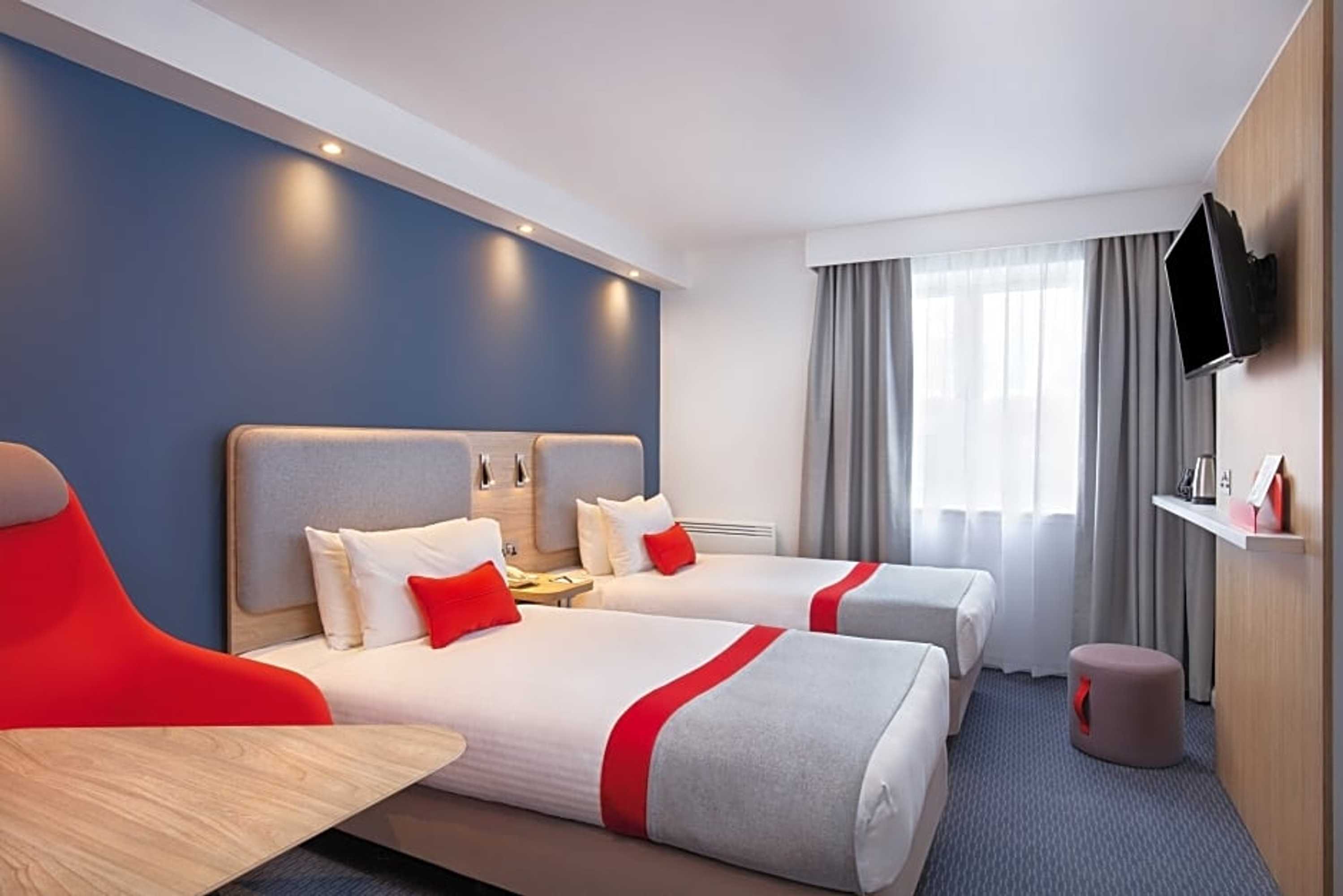 Gift card for Holiday Inn Express Strathclyde Park M74 Jct 5 by Ihg Gift card for Holiday Inn Express Strathclyde Park M74 Jct 5 by Ihg