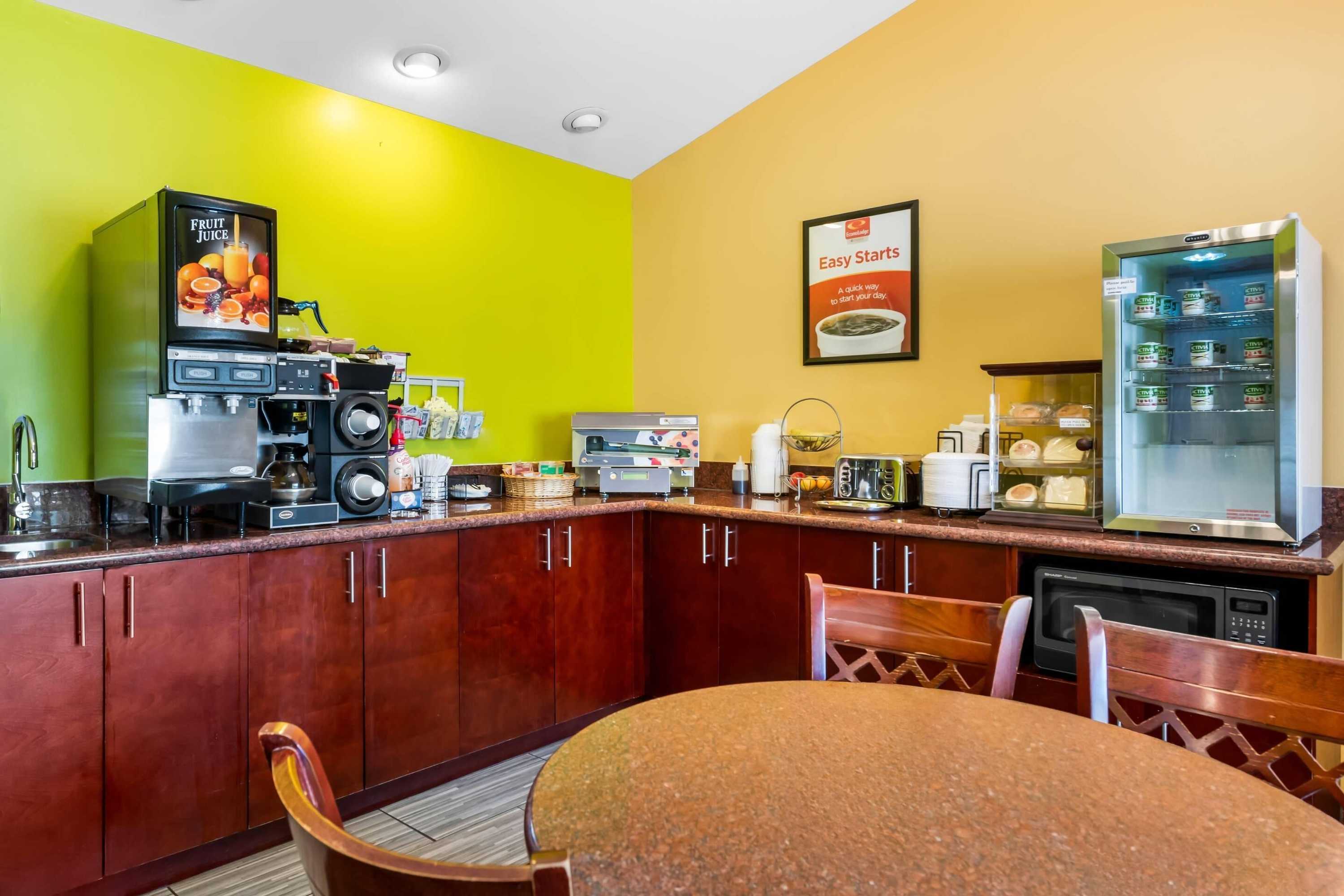 Gift card for Econo Lodge Inn & Suites Eau Claire South