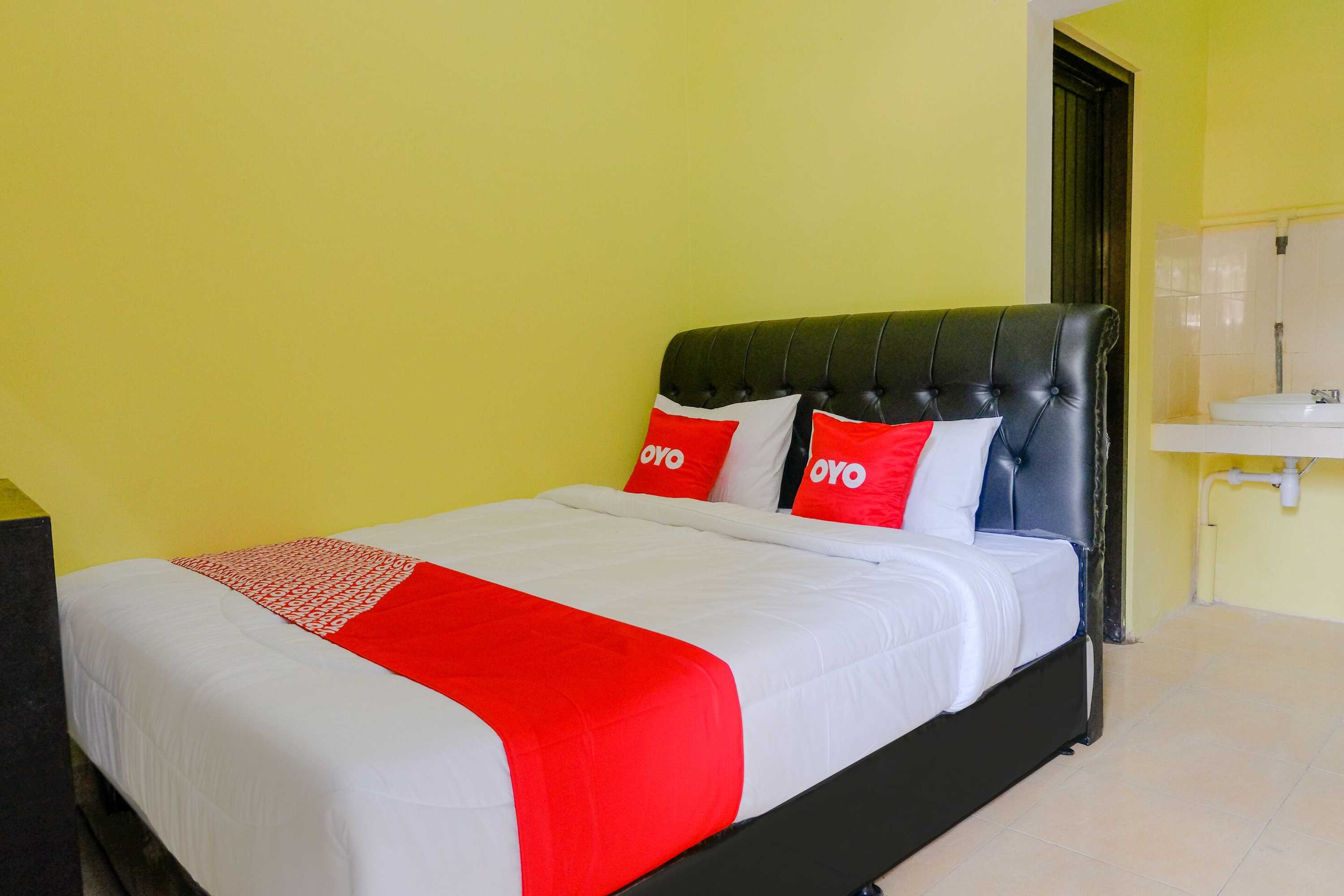 Gift card for Oyo 1784 Hj. Aniek Residence Gift card for Oyo 1784 Hj. Aniek Residence